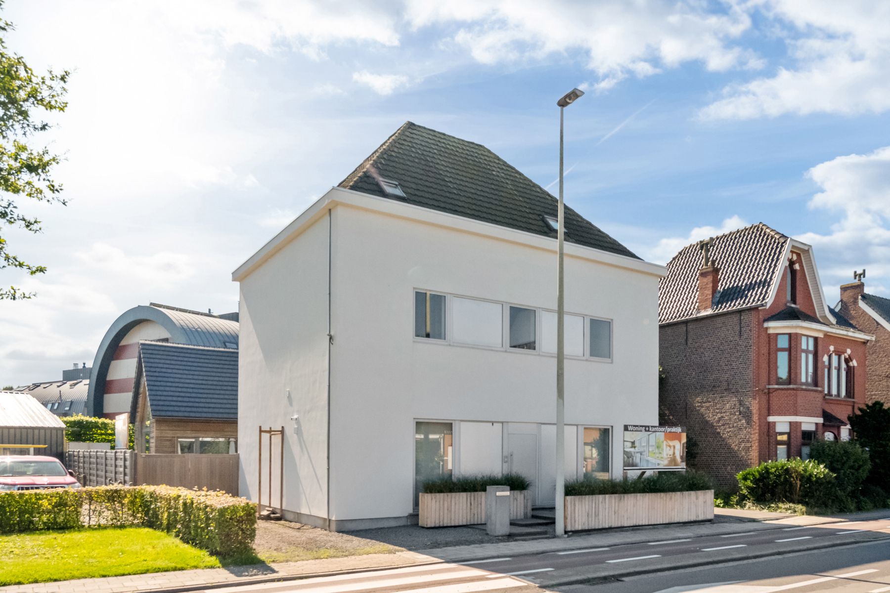 Ruime woning met groot polyvalent bijgebouw foto 2