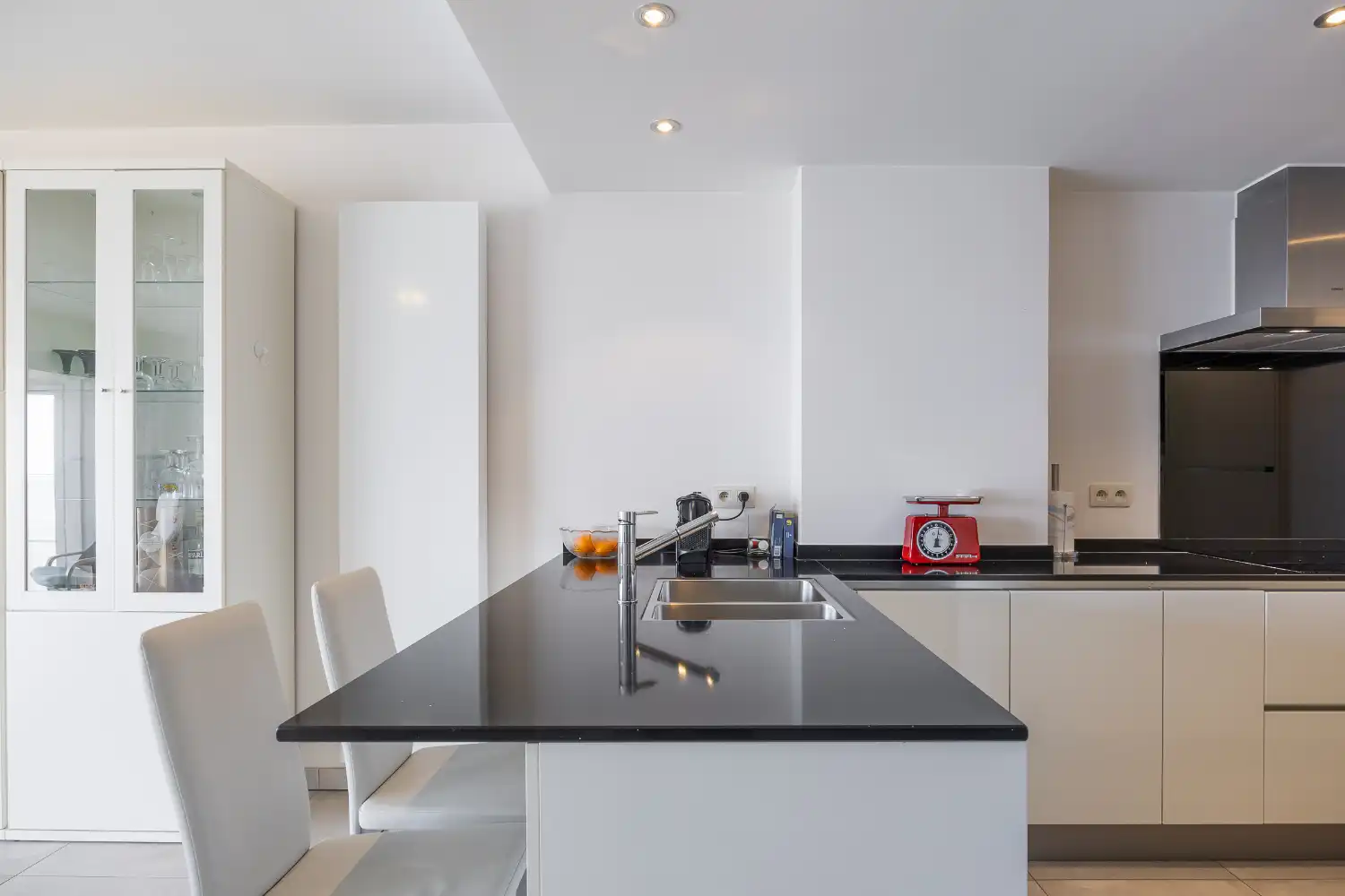 Prachtig gerenoveerd appartement in gerenoveerd gebouw met frontaal zeezicht! foto 14