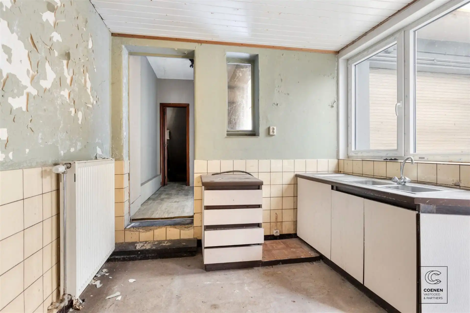 Te renoveren app. met handelsruimte op een gunstige locatie! foto 4