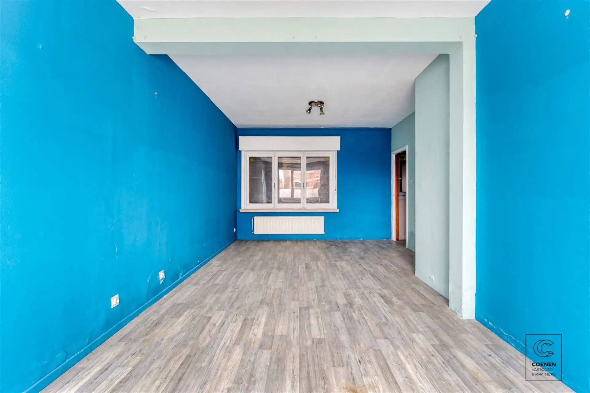 Te renoveren app. met handelsruimte op een gunstige locatie! foto 4