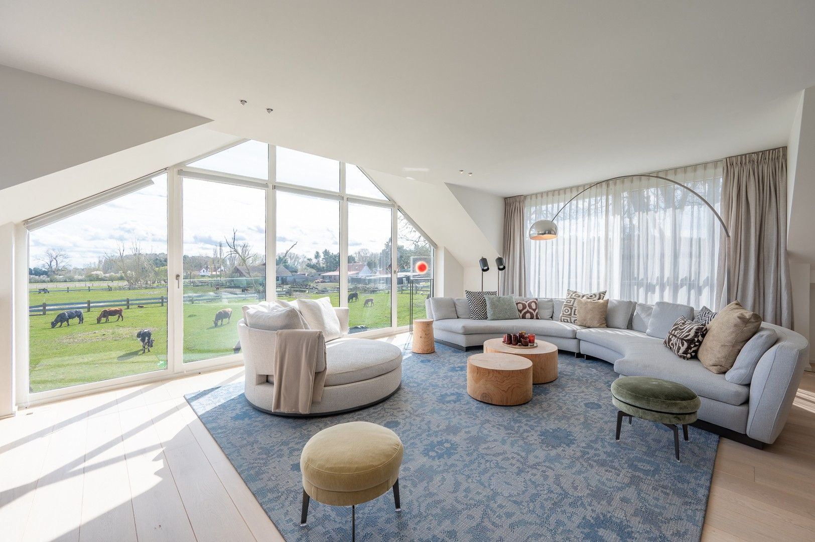 Uitzonderlijke eigendom met een uniek open zicht op de Hazegraspolders, vlakbij het Oosthoekplein. foto 3