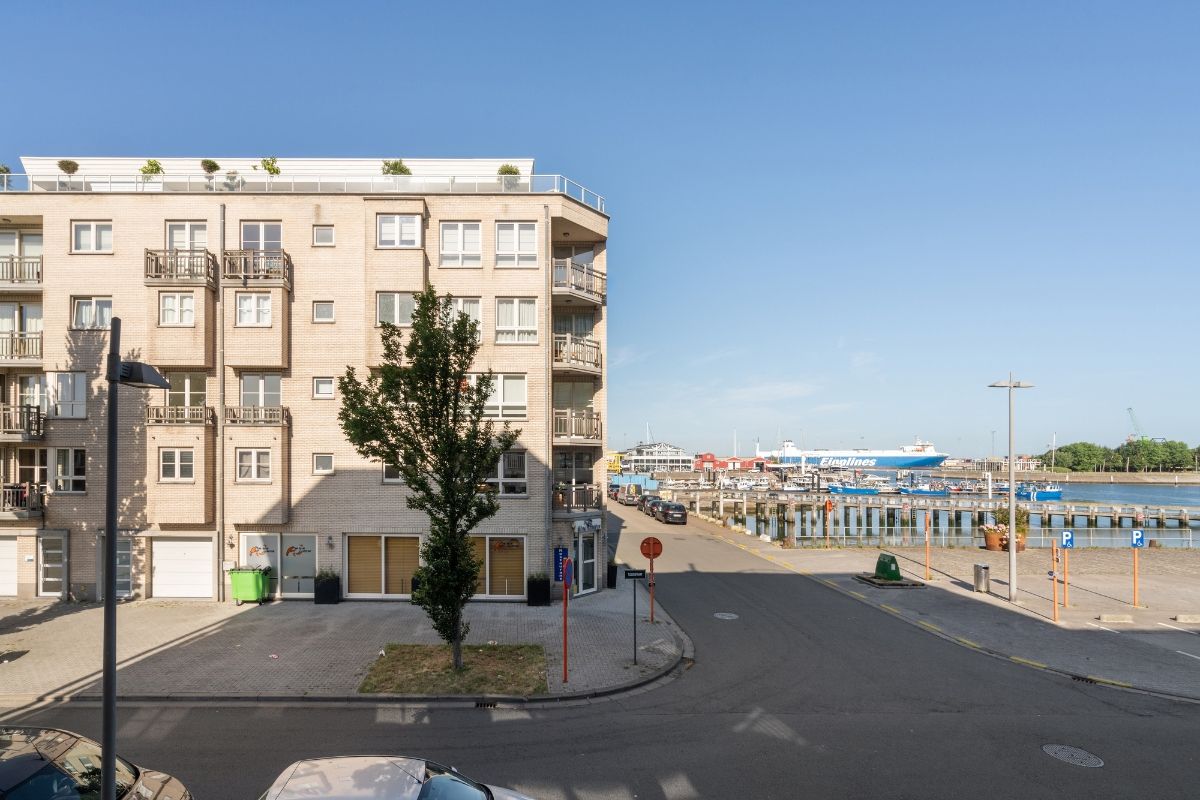 Hedendaags appartement met 2 slaapkamers en prachtig uitzicht foto 15