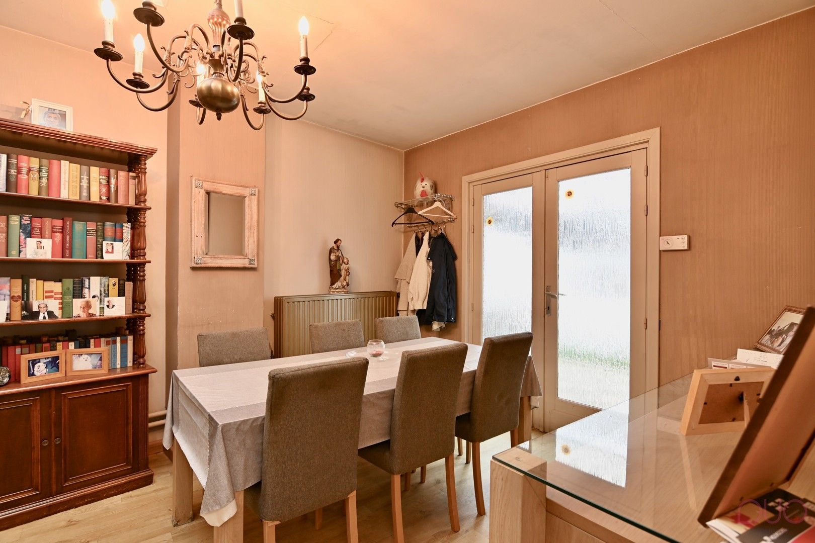 Polyvalent handelshuis met woonst vlakbij het Sint-Trudo Ziekenhuis foto 4
