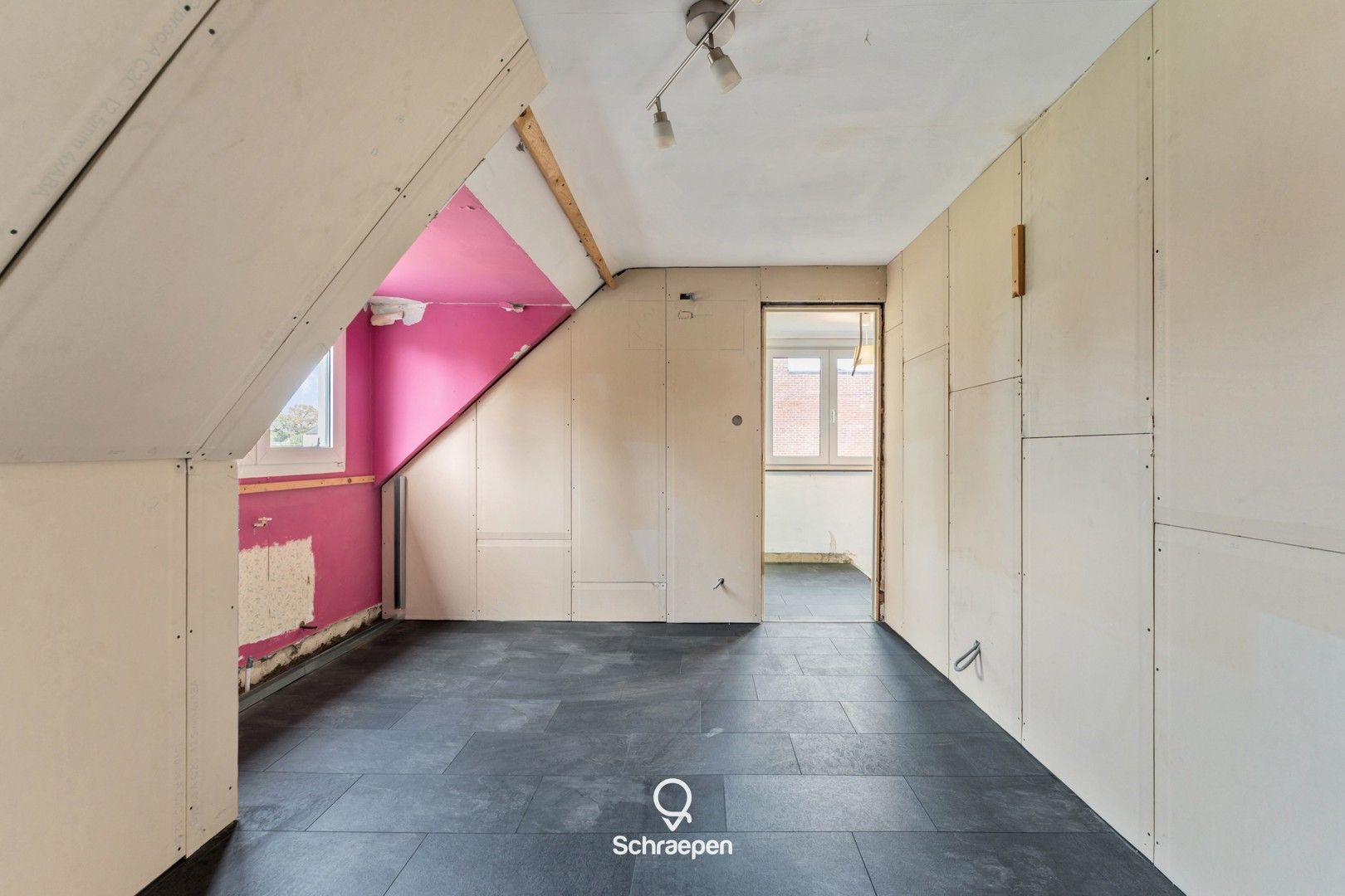 Karaktervolle woning met 2 slpks op een perceel van circa 8,5 are te Genk! foto 16