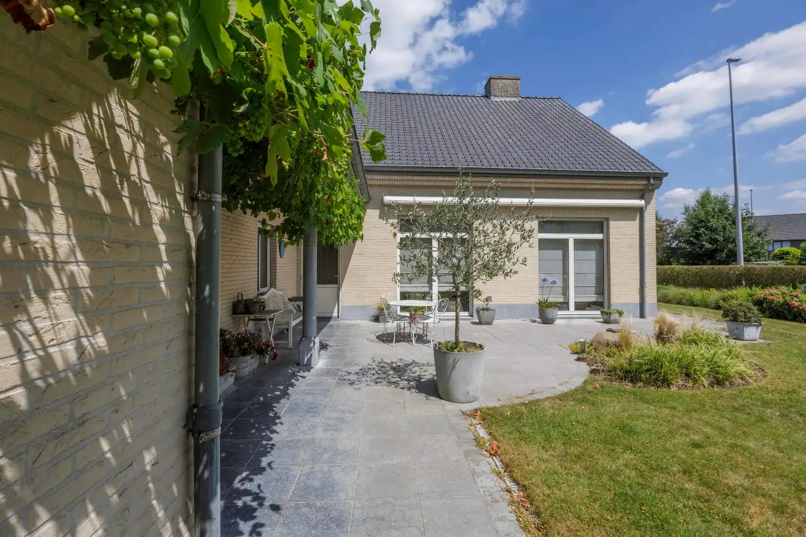 Klassieke villa in rustige buurt. foto 26