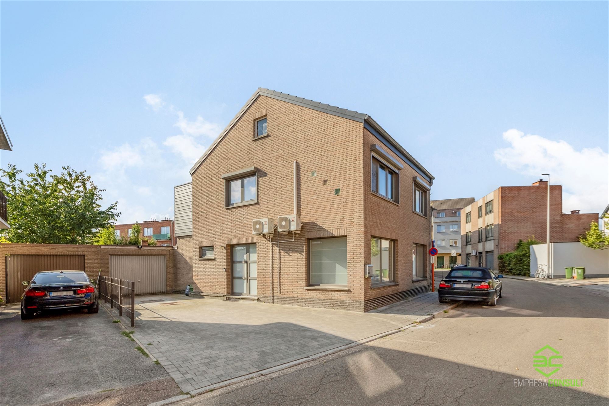 Instapklare gezinswoning met 3/4 slpk in Kuringen! foto {{pictureIndex}}