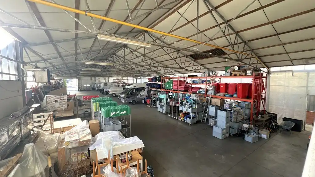 Loods met laadkades en kantoor te huur nabij R4 in Melle foto 12