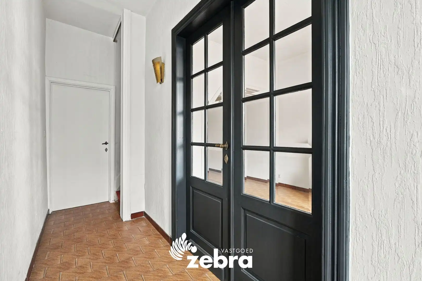 Te renoveren woning met uitweg te Roeselare! foto 2