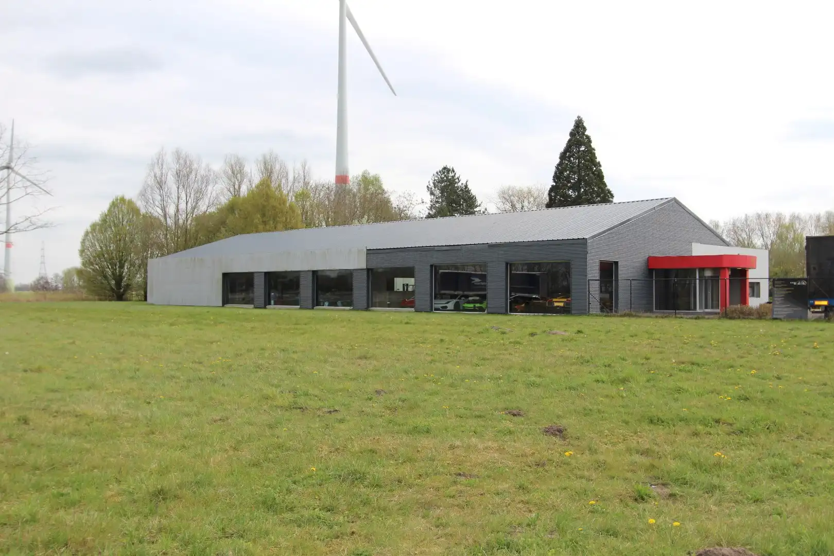 Ruime toonzaal, atelier langs de expressweg Knokke- Antwerpen te Eeklo foto 21