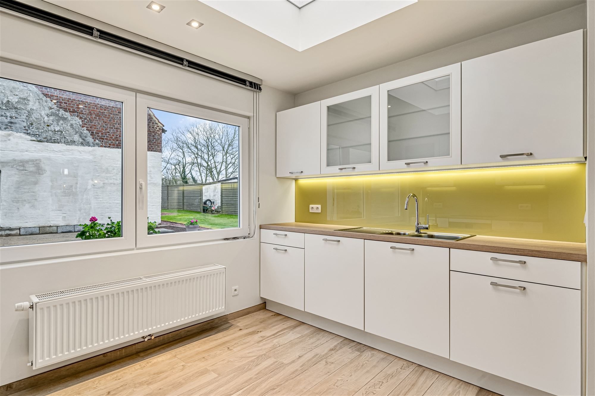 Schitterende instapklare woning met tuin en magazijn foto 13