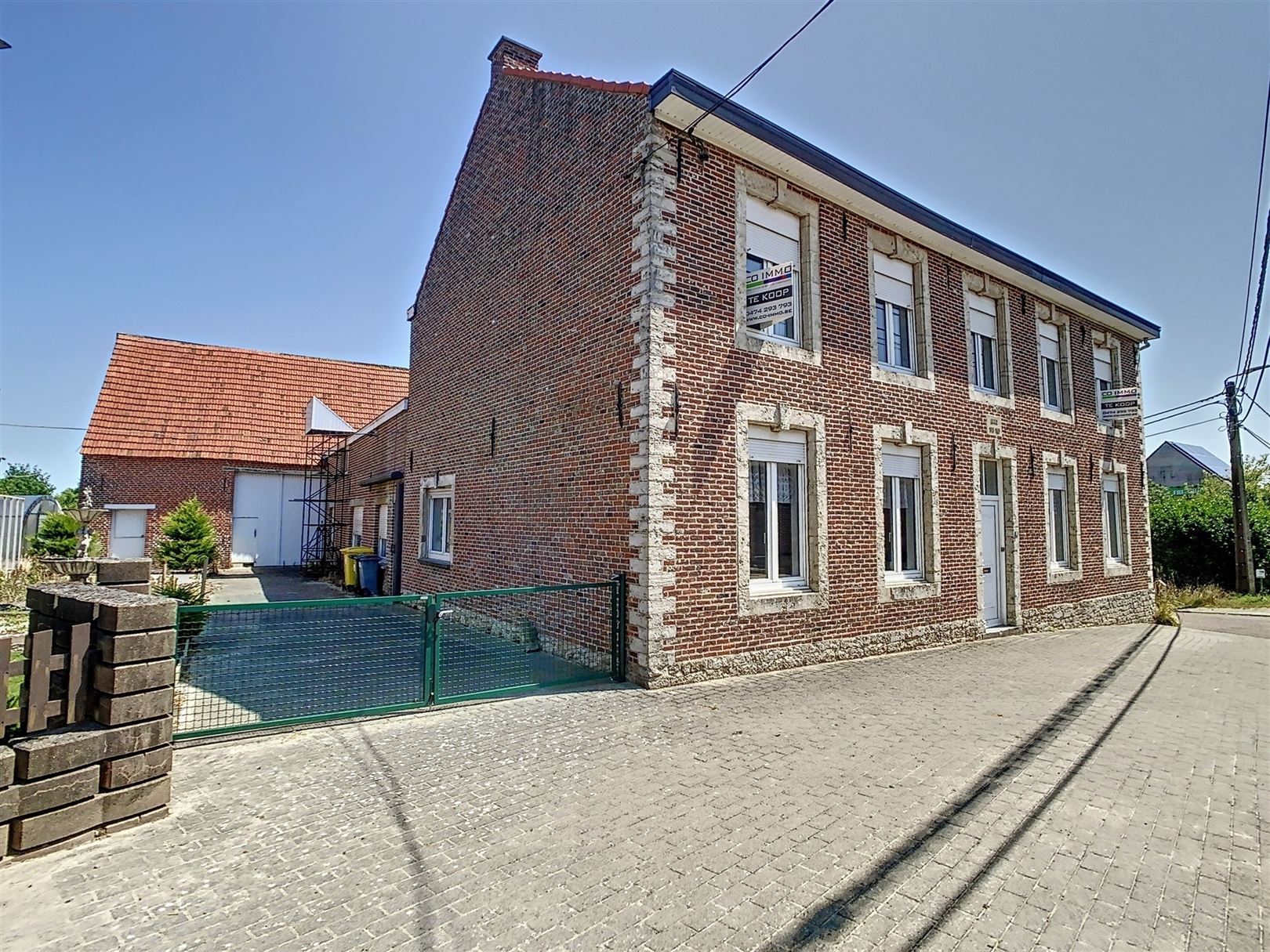 Karaktervolle vrijstaande woning, te renoveren, grote schuur, opp 15a 37ca foto 2