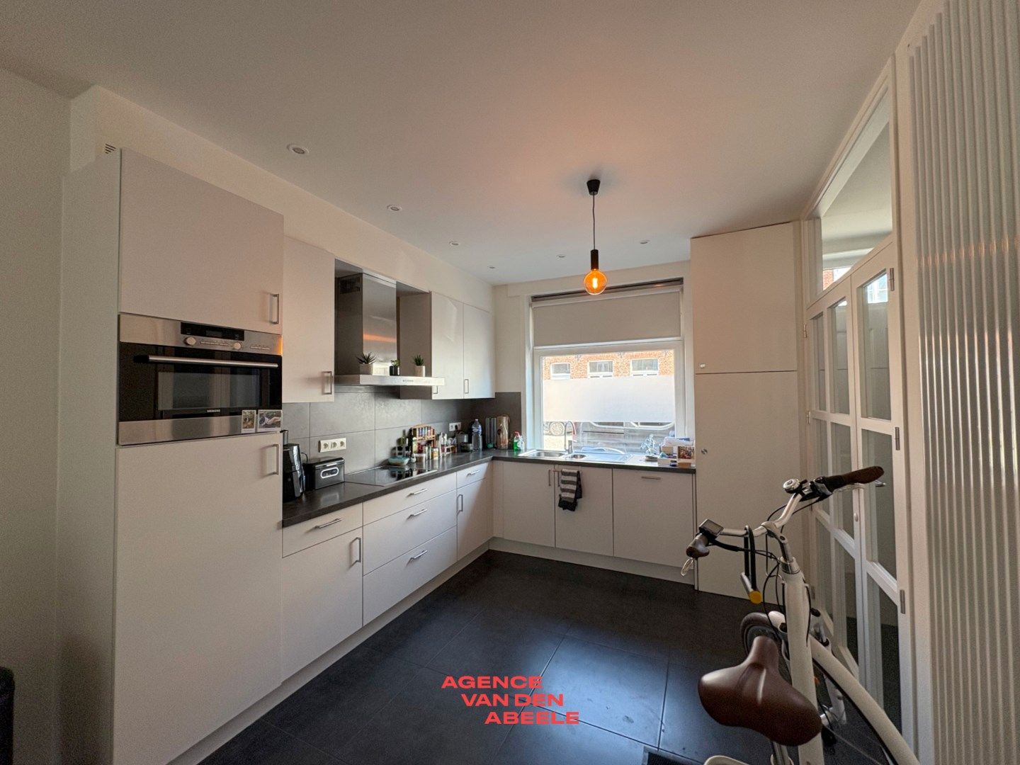 Vernieuwde rijwoning met zonnige terrassen foto 6