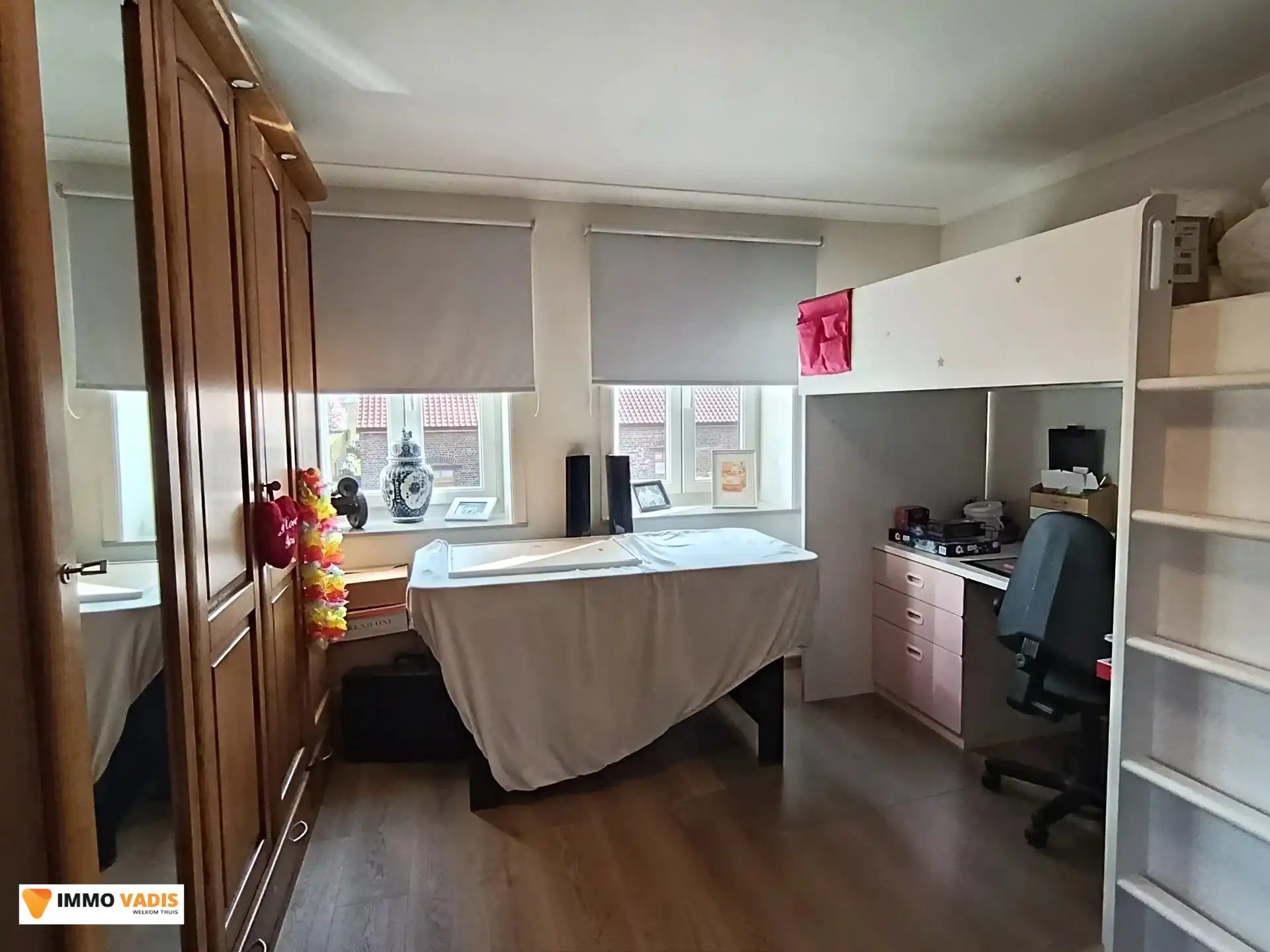 Gezinswoning met 4 slaapkamers, 2 garages, terras en tuin foto 14