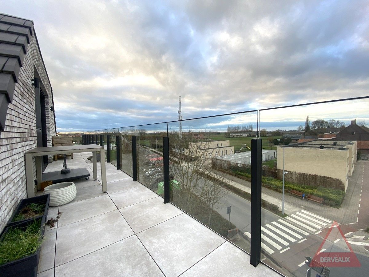 Zonnebeke – Dakappartement met terras en landelijk zicht foto 12