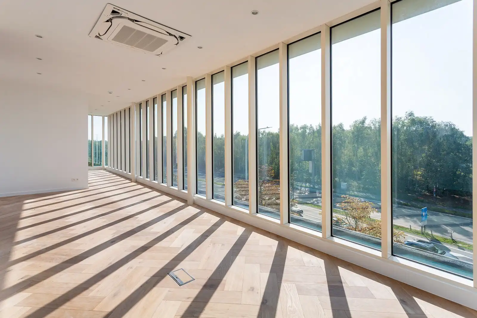 Architecturaal kantoorgebouw op absolute zicht locatie!  foto 21