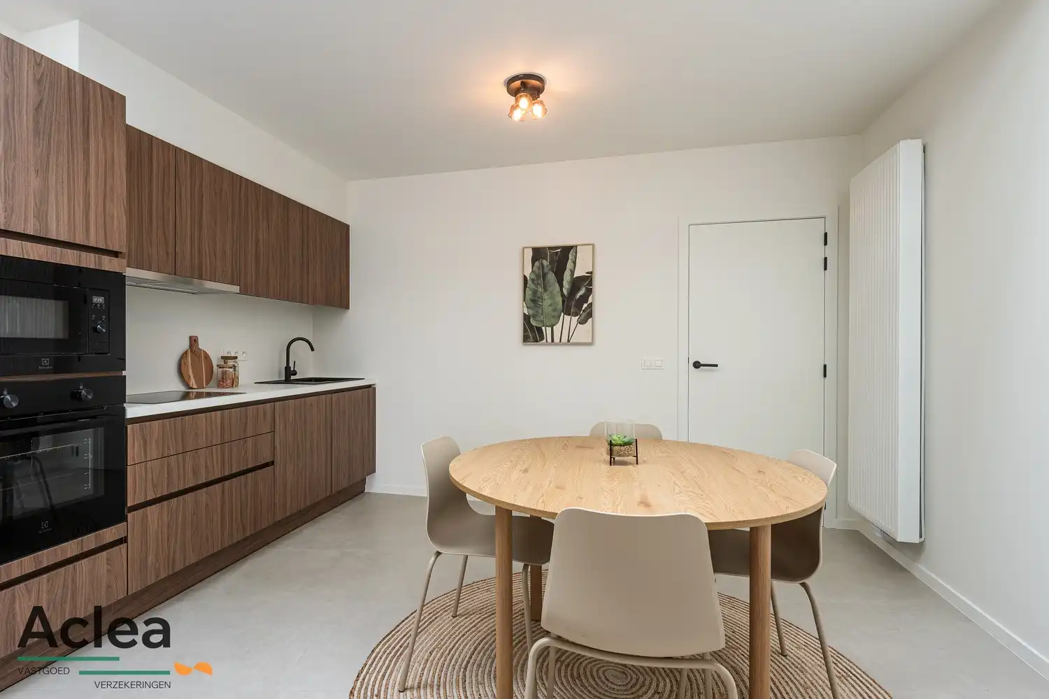 Stijlvol gerenoveerde woning met tuin en parkeerplaats foto 10
