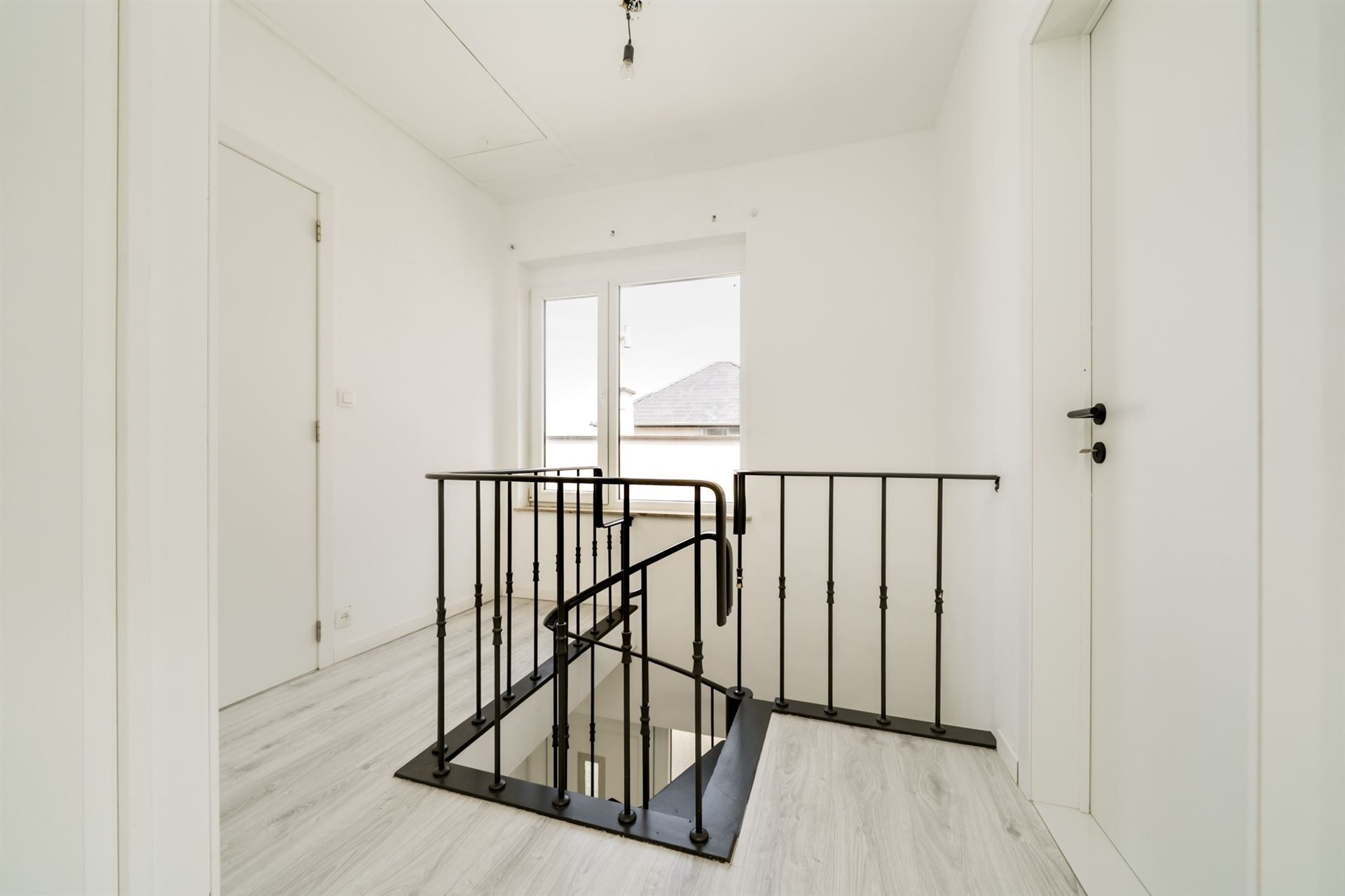 Instapklarae gezinswoning met tuin nabij centrum! foto 11