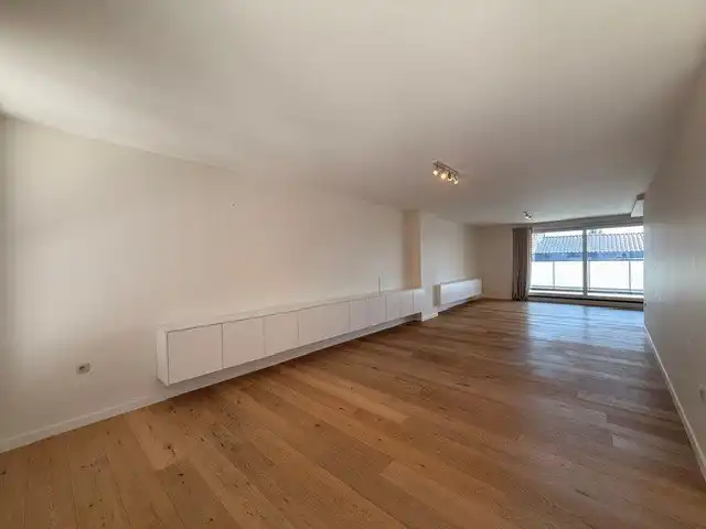 Luxe duplexappartement te huur in het hart van Maaseik, met lift, 2 slaapkamers en 2 terrassen.  foto 6