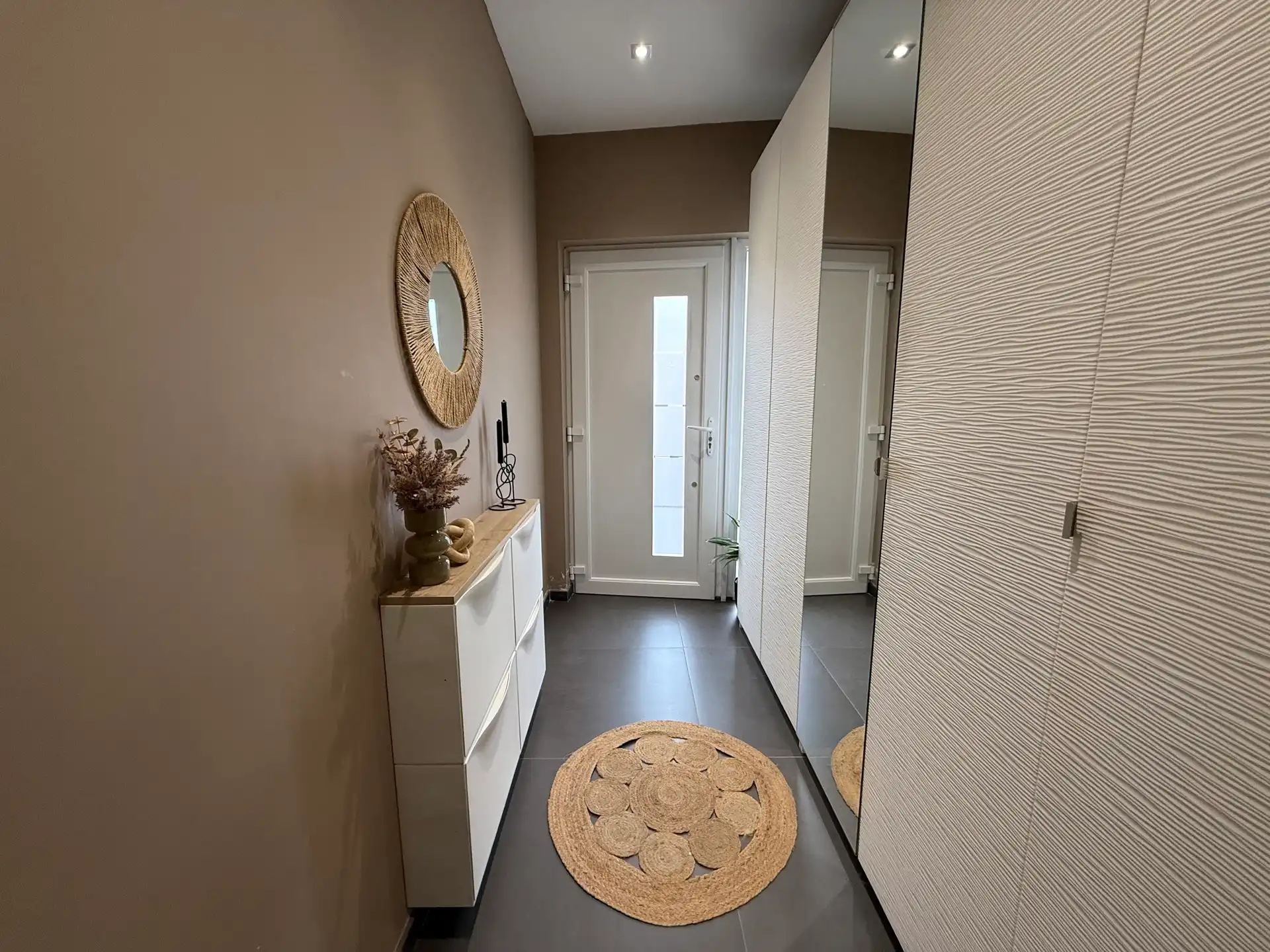 ERPE - Ruime, gerenoveerde woning met apart bureau/studio. foto 3