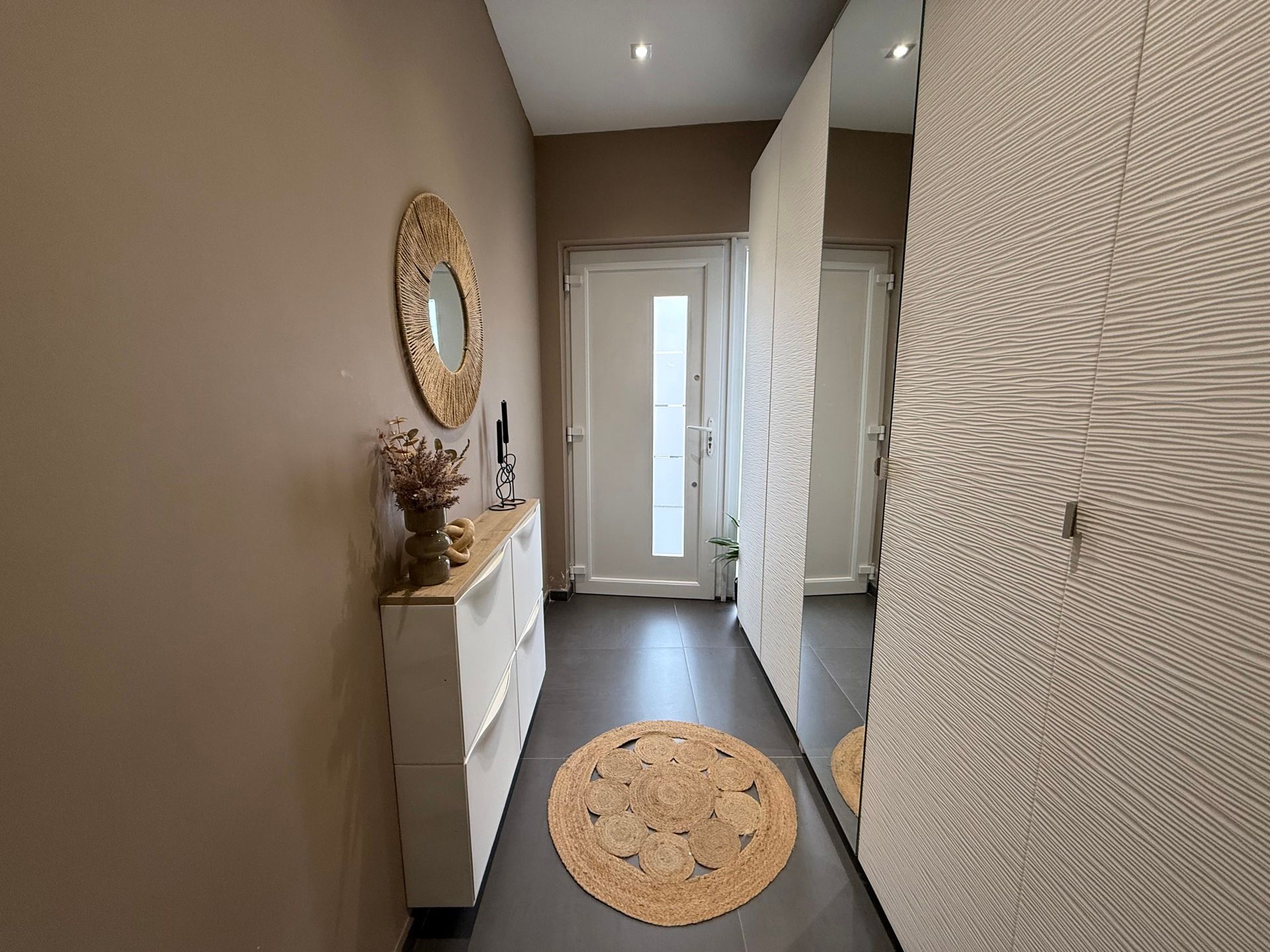 ERPE - Ruime, gerenoveerde woning met apart bureau/studio. foto 3