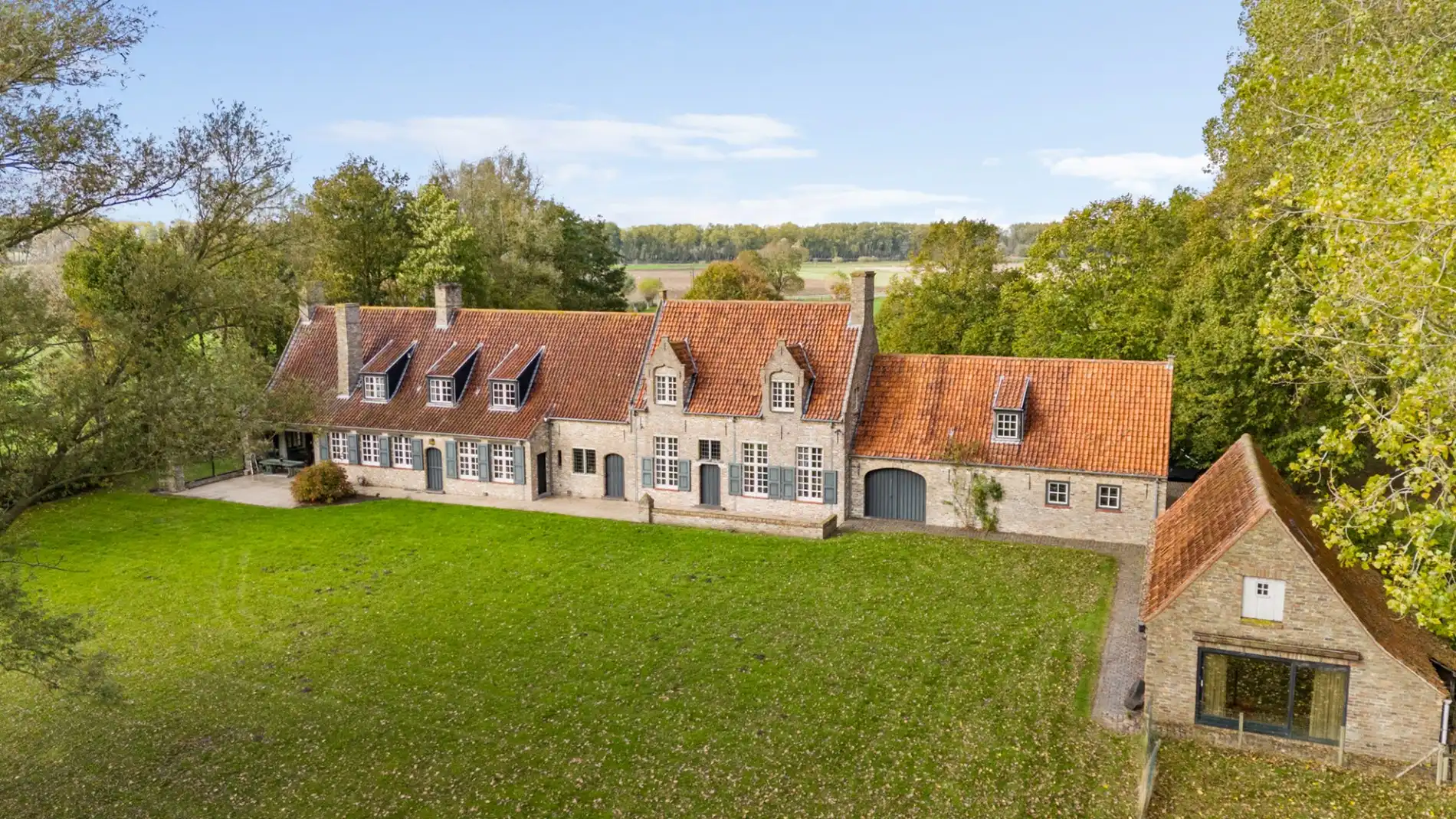 Exclusief landhuis “Reigershof” met bijgebouw en uniek domein te Damme foto 22