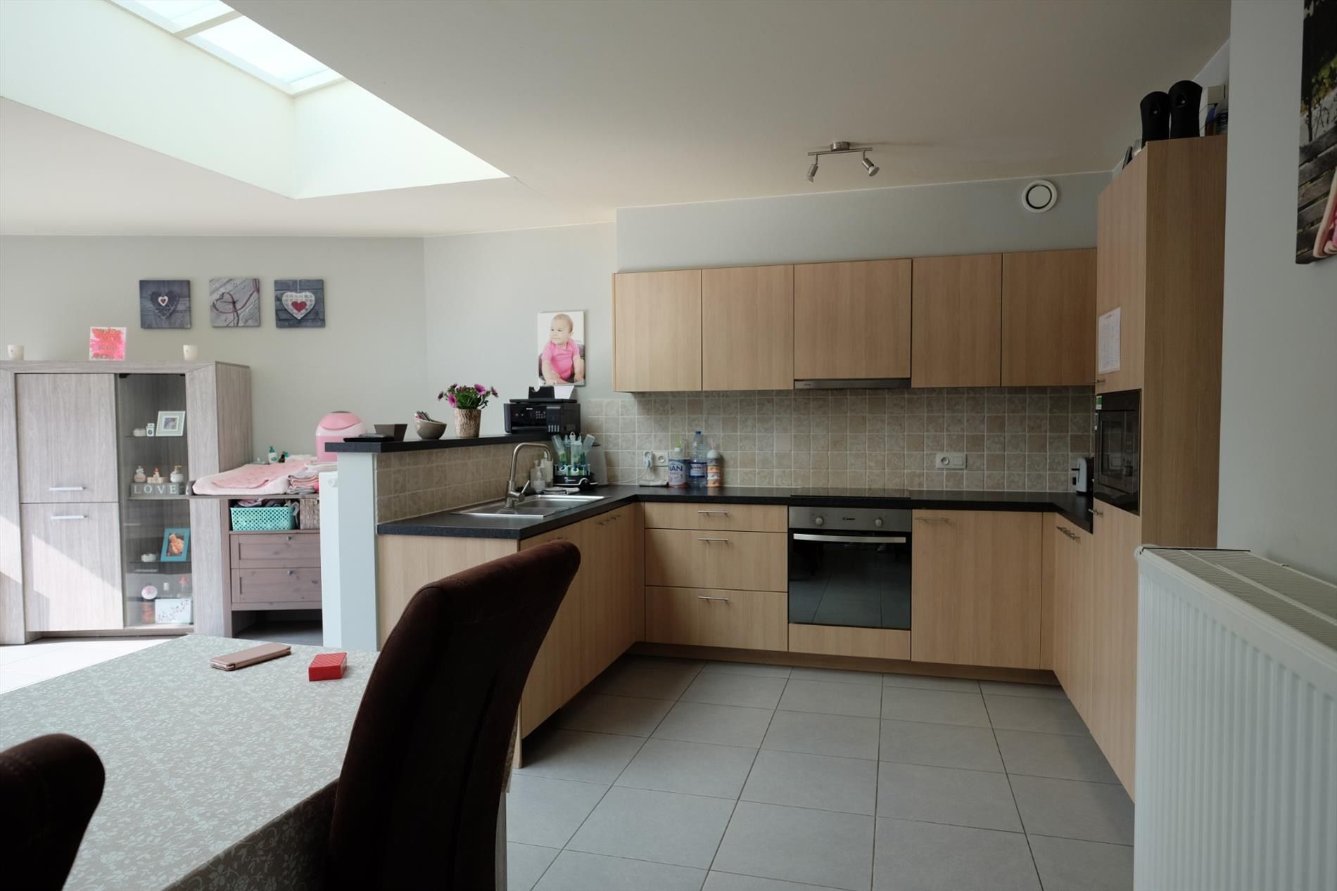 Recente rijwoning met garage foto 4