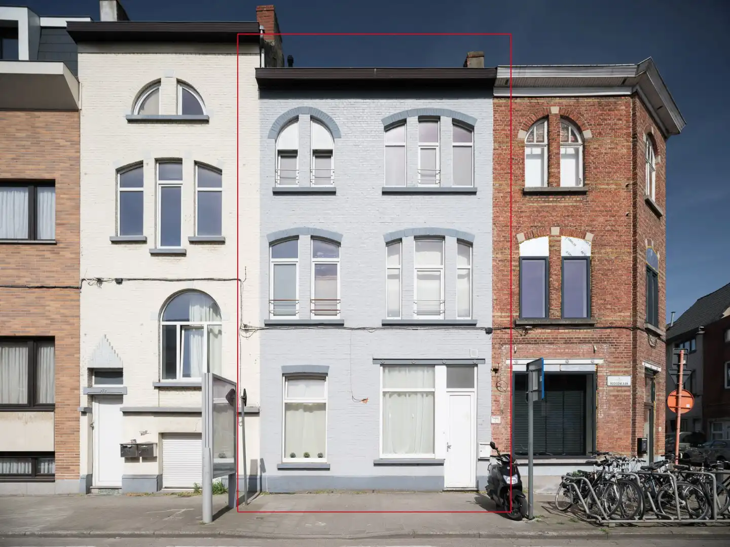 Instapklare stadswoning op een vlot bereikbare locatie in Gent foto {{pictureIndex}}