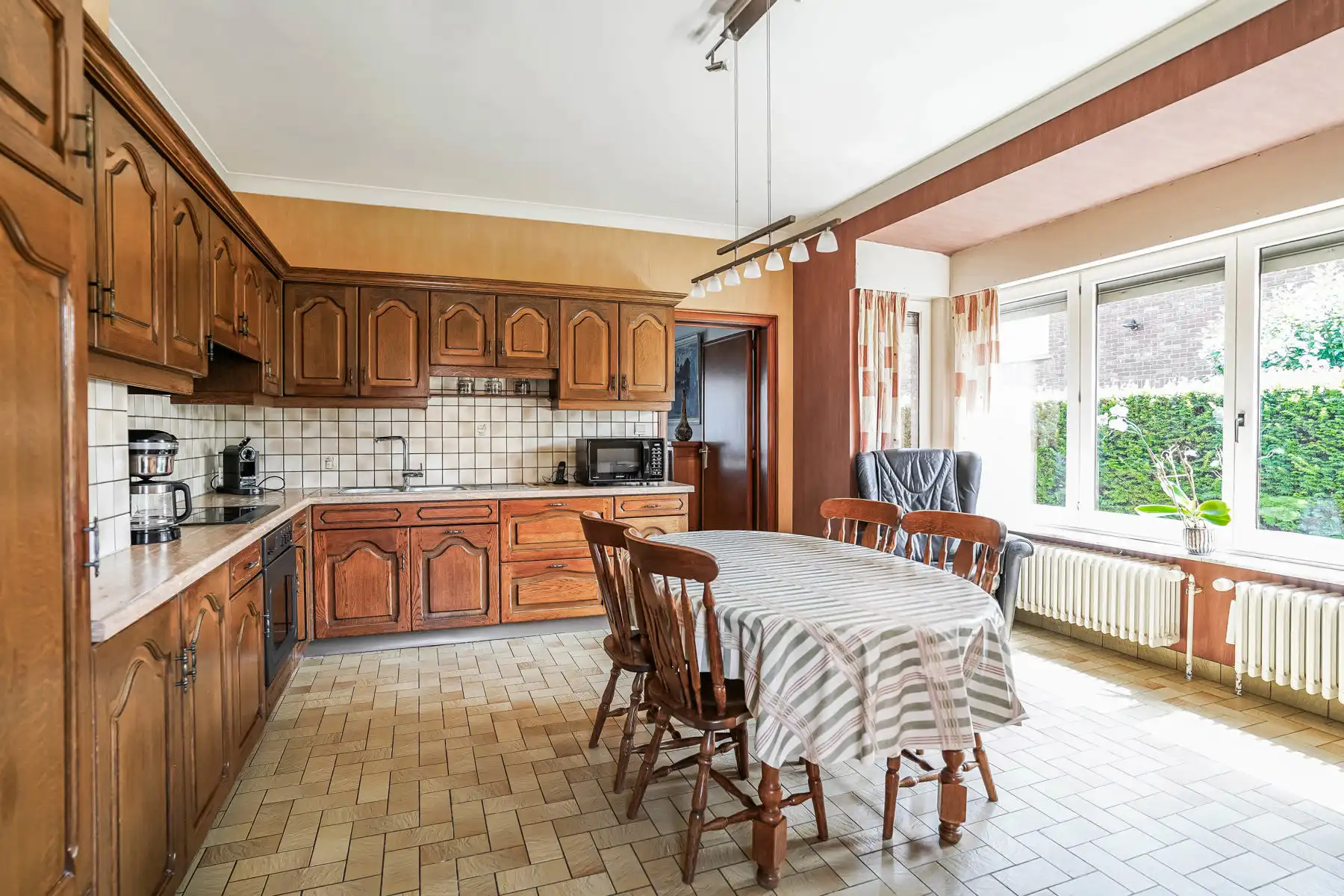 Te renoveren, vrijstaande woning op een perceel van 1070 m² foto 15