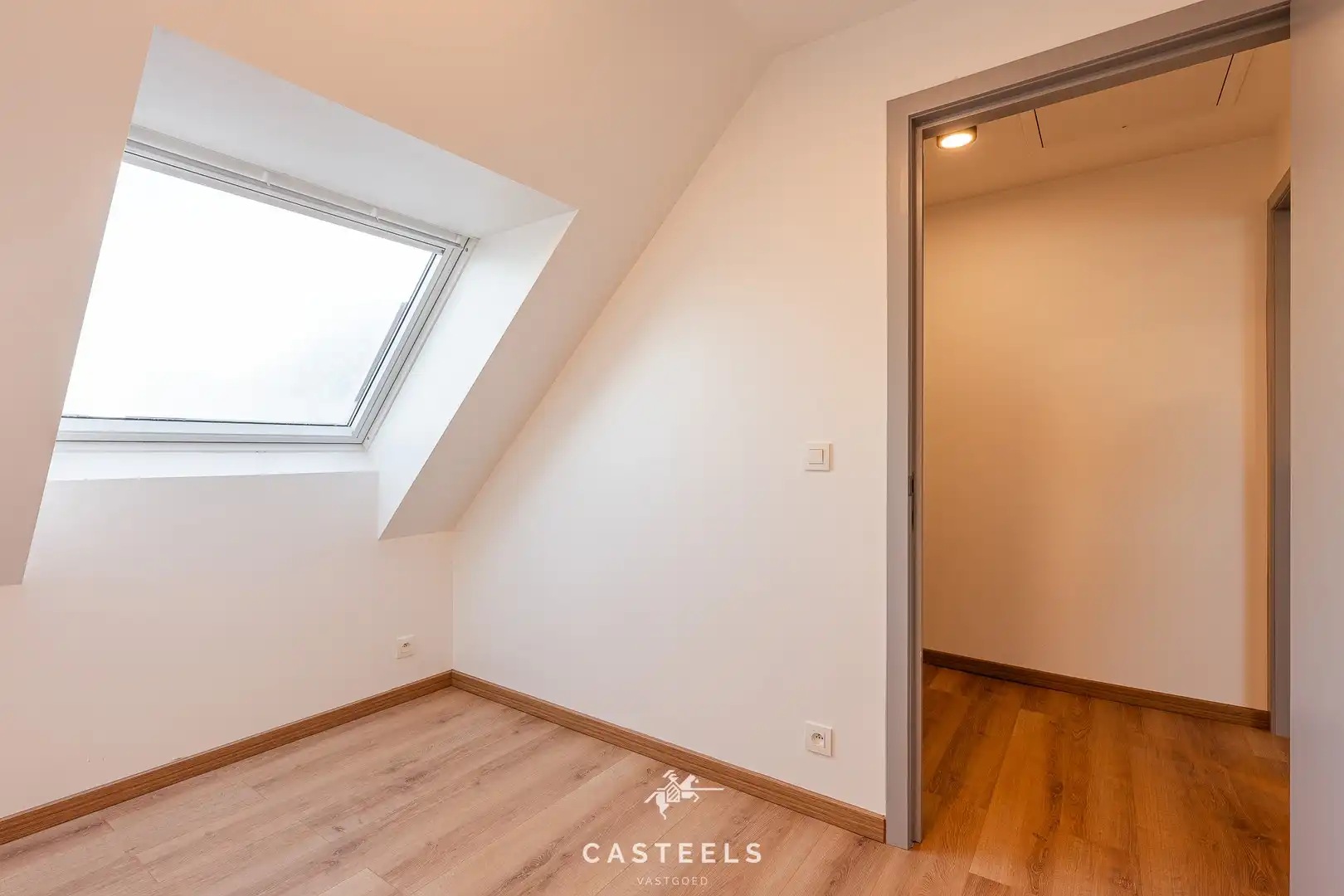 Recent gerenoveerde woning met 5 slpk, koer en terras te Gent foto 27