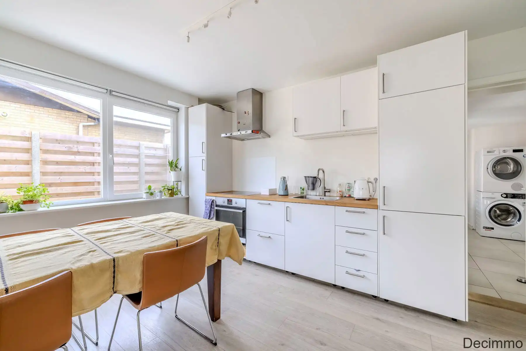 Deels gerenoveerde woning met 3 slpks en ruime zolder op ca. 470 m² grond. foto 9