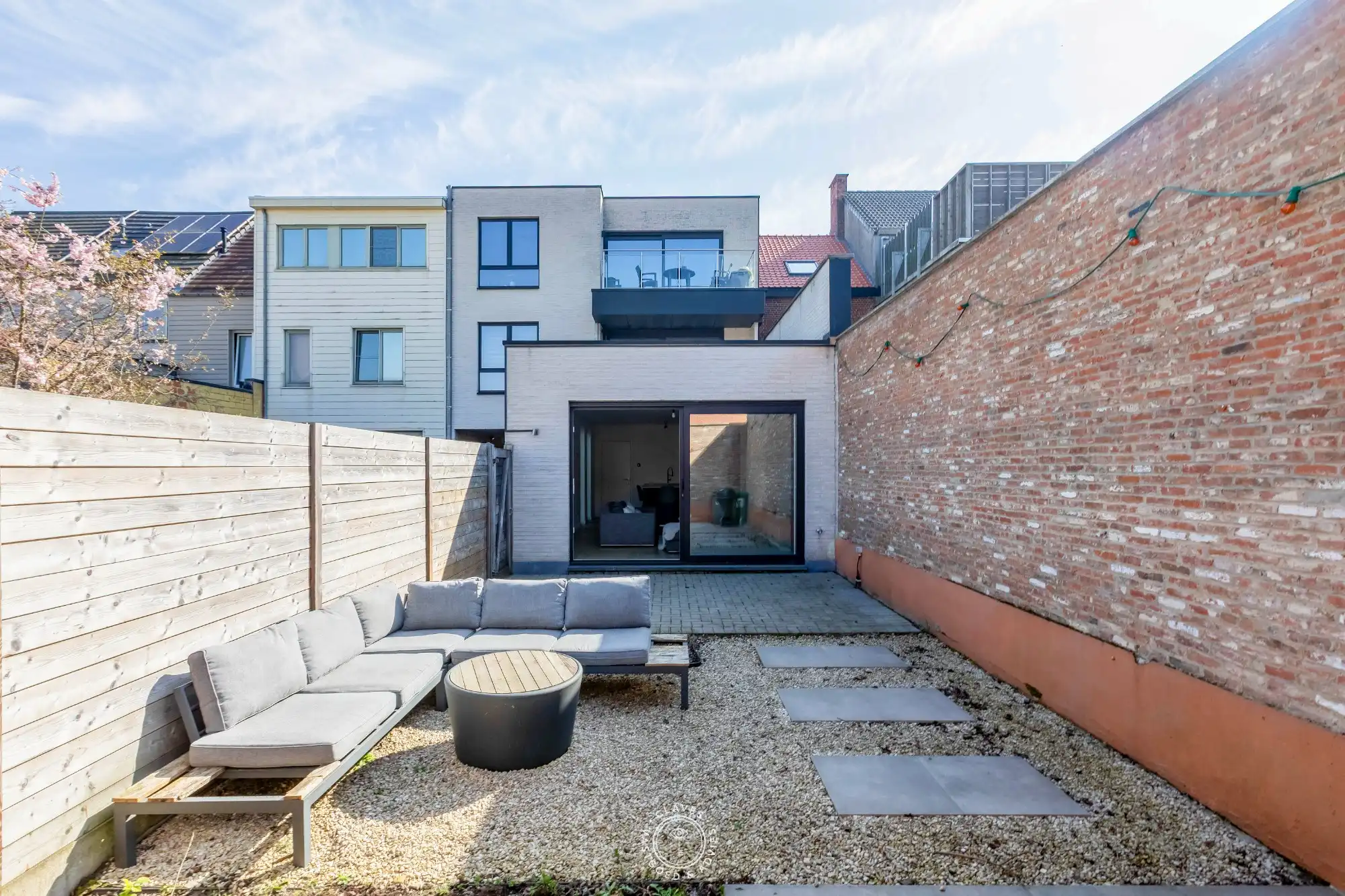 Zeer interessant en recent appartement met tuintje foto {{pictureIndex}}