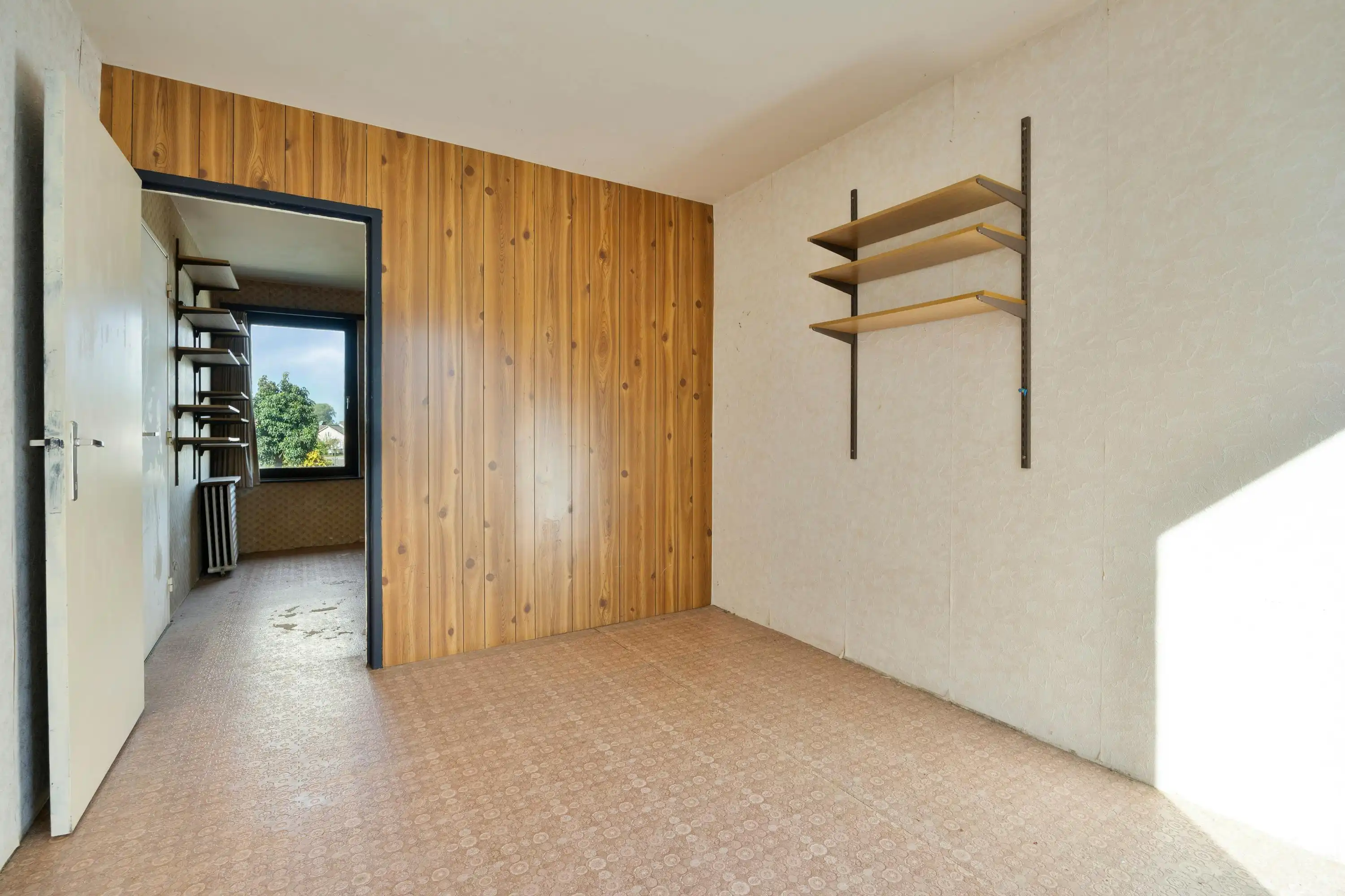 Goed gelegen, te renoveren huis te koop in Lichtaart foto 12