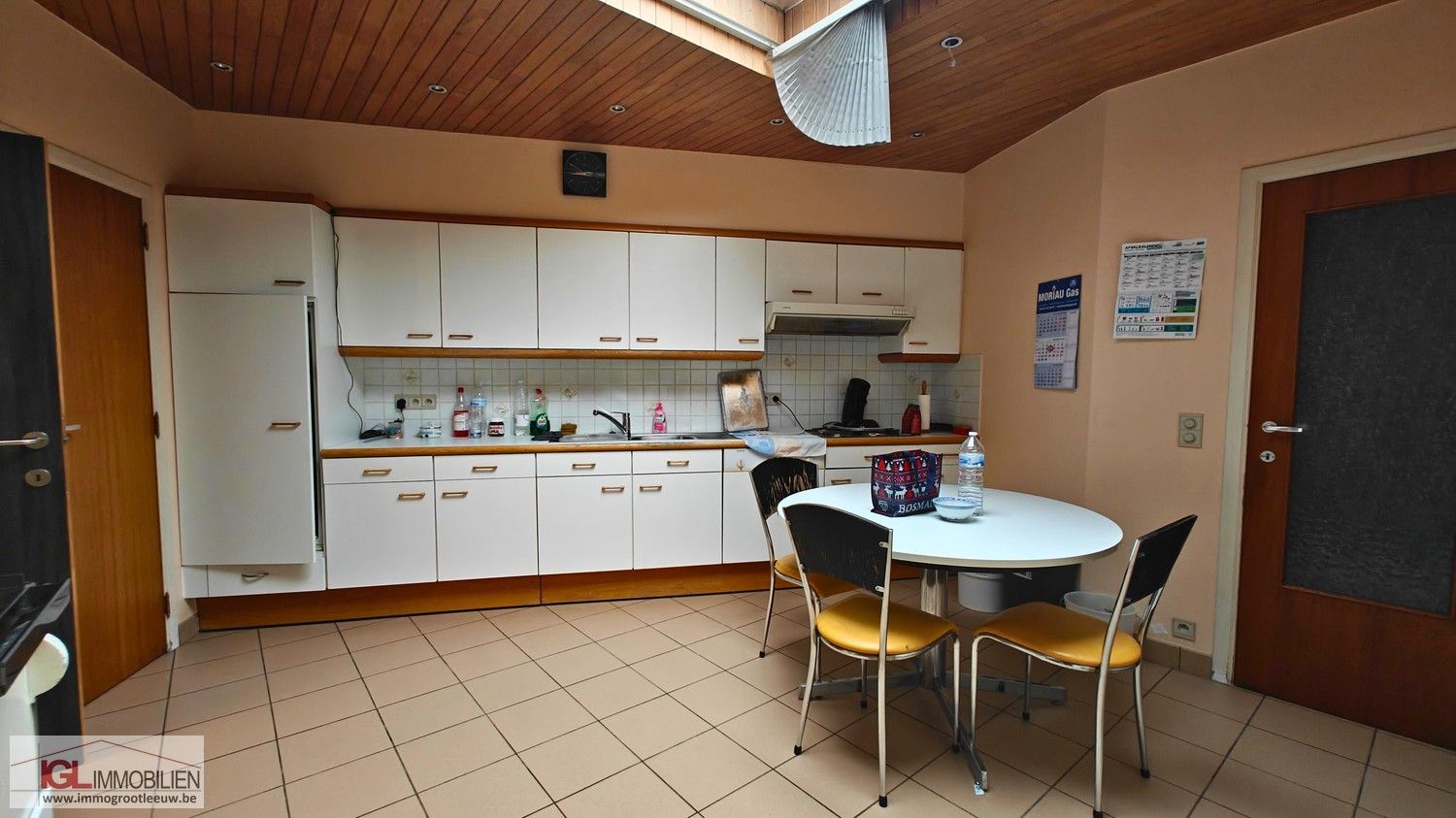 Handelspand op topliging met optimale zichtbaarheid langsheen Bergensesteenweg met veel parking en twee woongelegenheden! foto 10