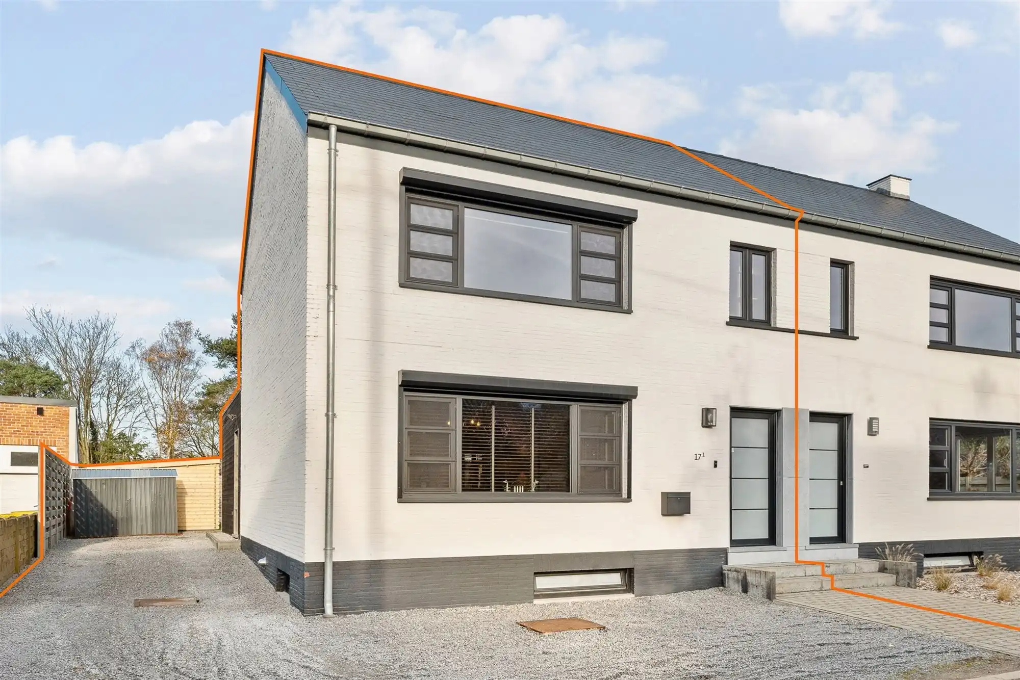 PRACHTIGE , INSTAPKLARE WONING OP TOP-LIGGING! foto {{pictureIndex}}