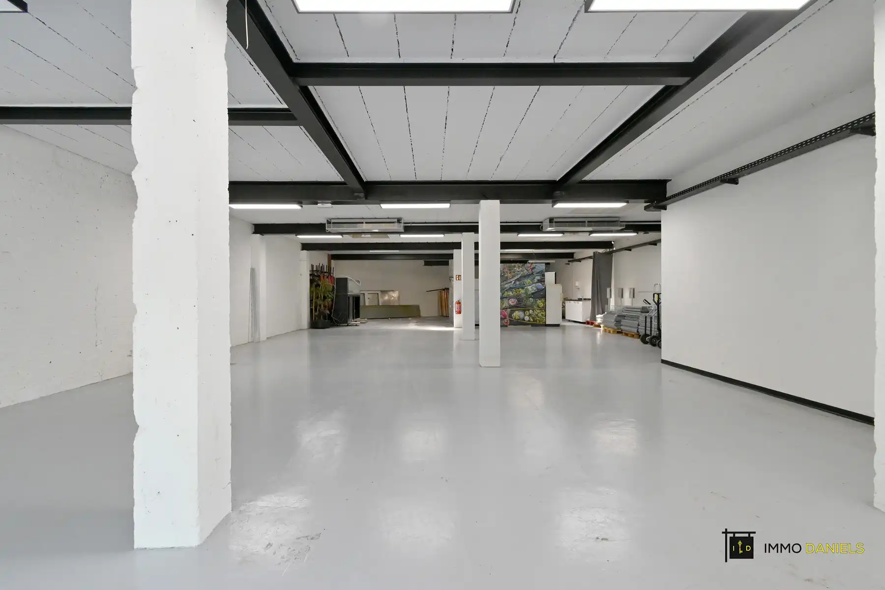 Gunstig gelegen handelspand met instapklare woonst (3slks.) foto 5