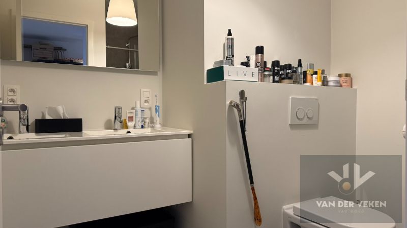 Unieke opportuniteit - hoekappartement Zuidzicht, vlak aan het water! foto 9