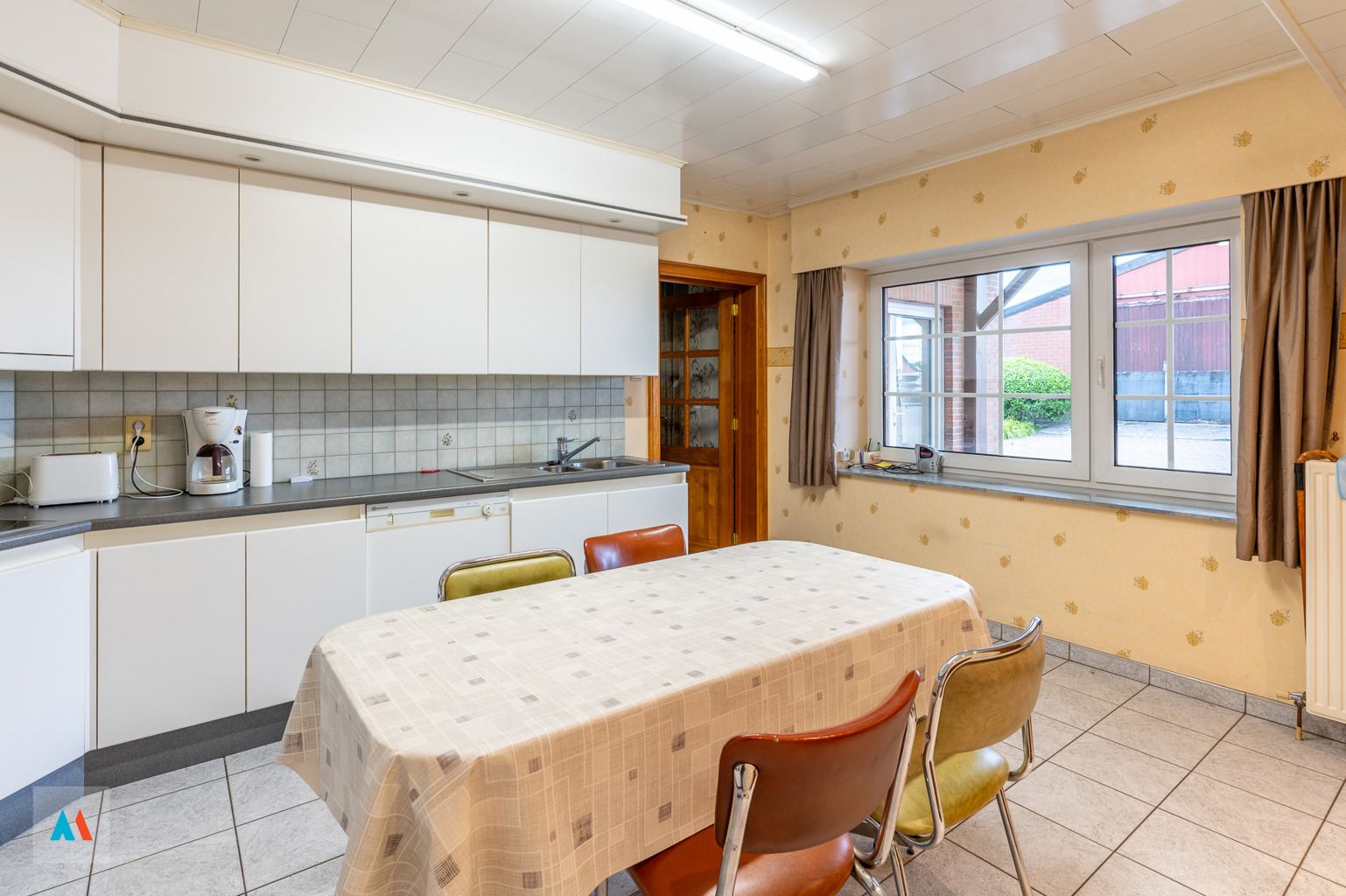 Hoeve met bijgebouwen in Loenhout foto 5