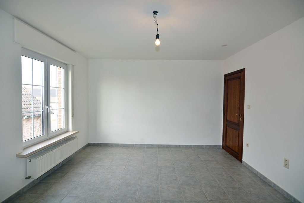 Vrijstaande woning met 4 slpks. en 2 bdks. op een perceel van 12a38ca. foto 28