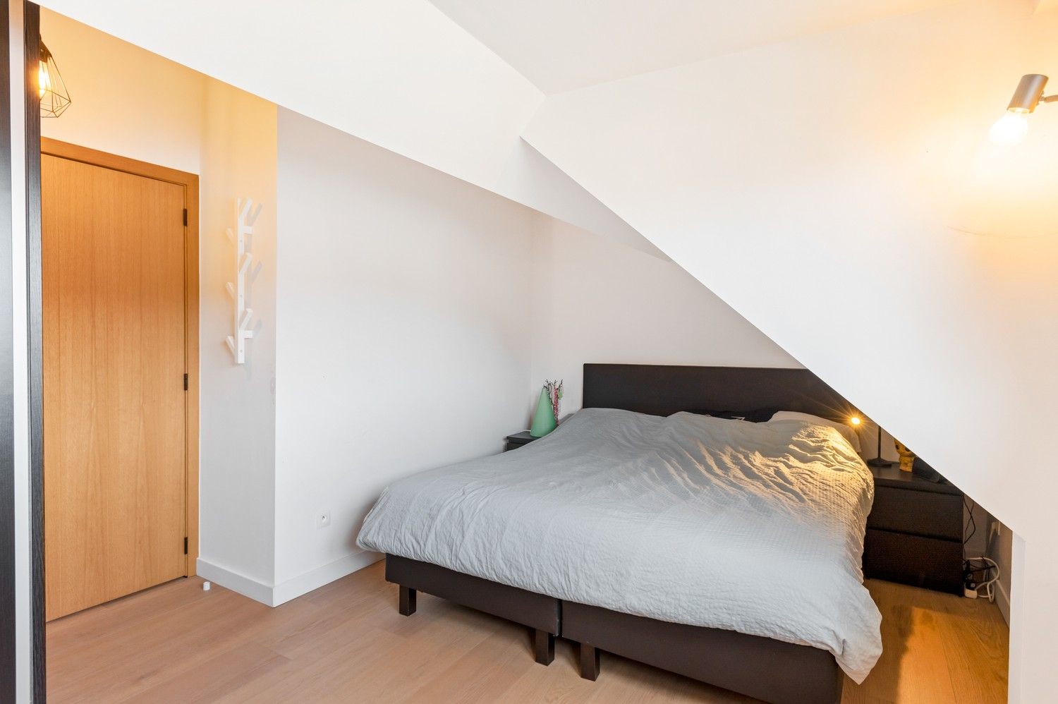 Prachtig instapklare duplex appartement met 2 slaapkamers, een garagebox en terras in Schoten! foto 10