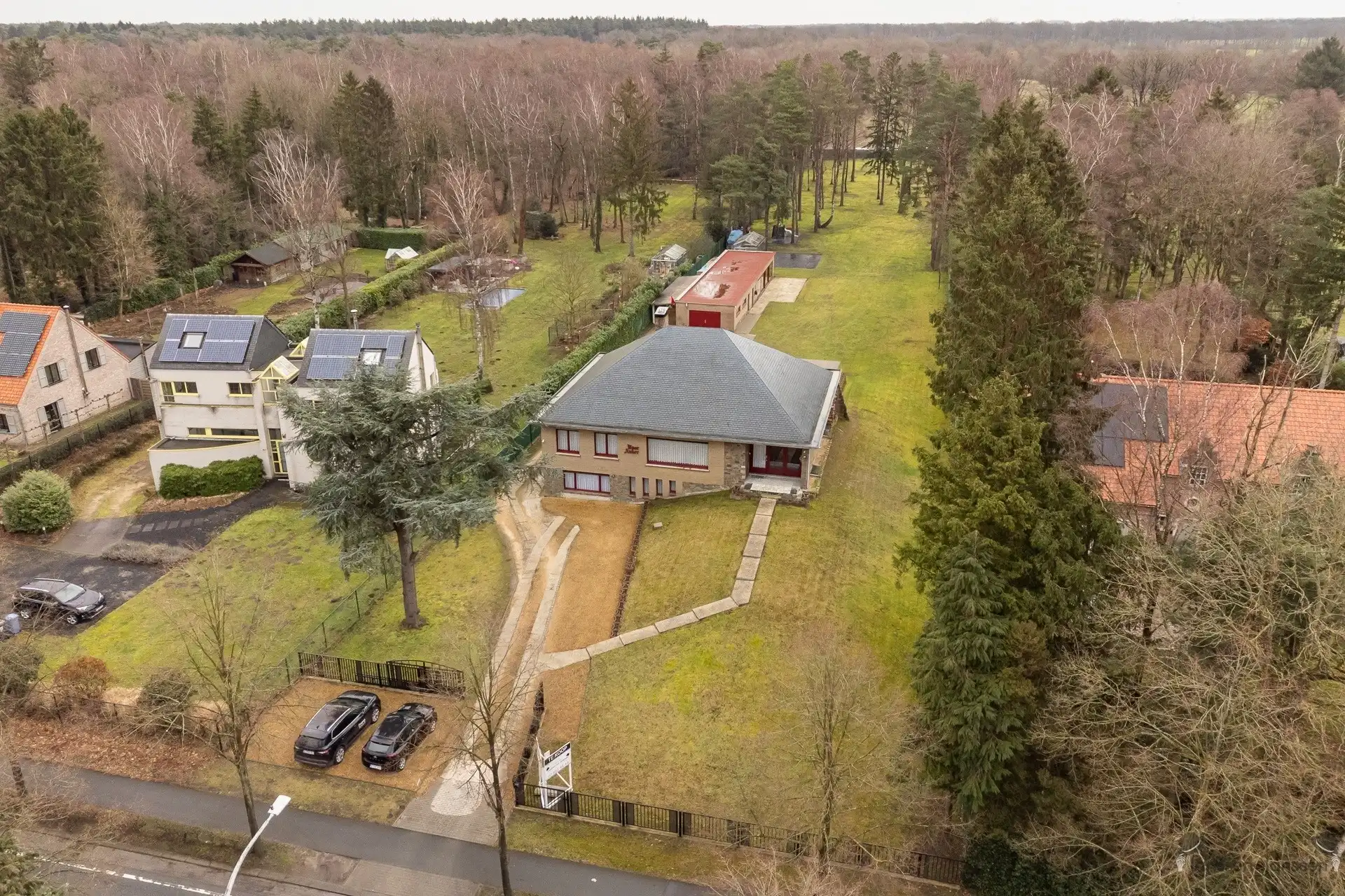 Villa met eindeloze mogelijkheden op 6270 m² grond foto 2