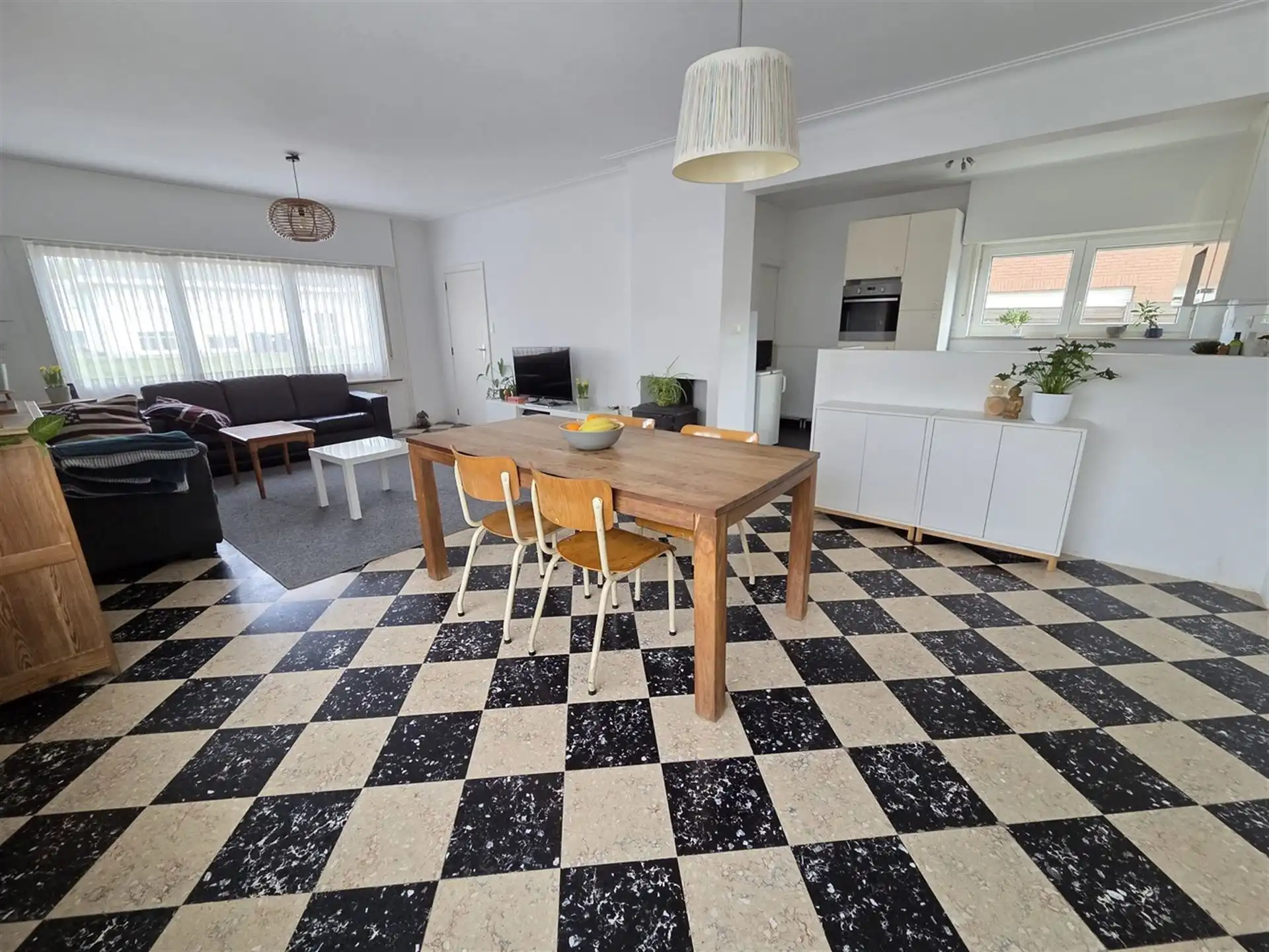 Ruime woning met 3 ruime slaapkamers en bureau, grote zolder en optioneel achterliggend weiland foto 6