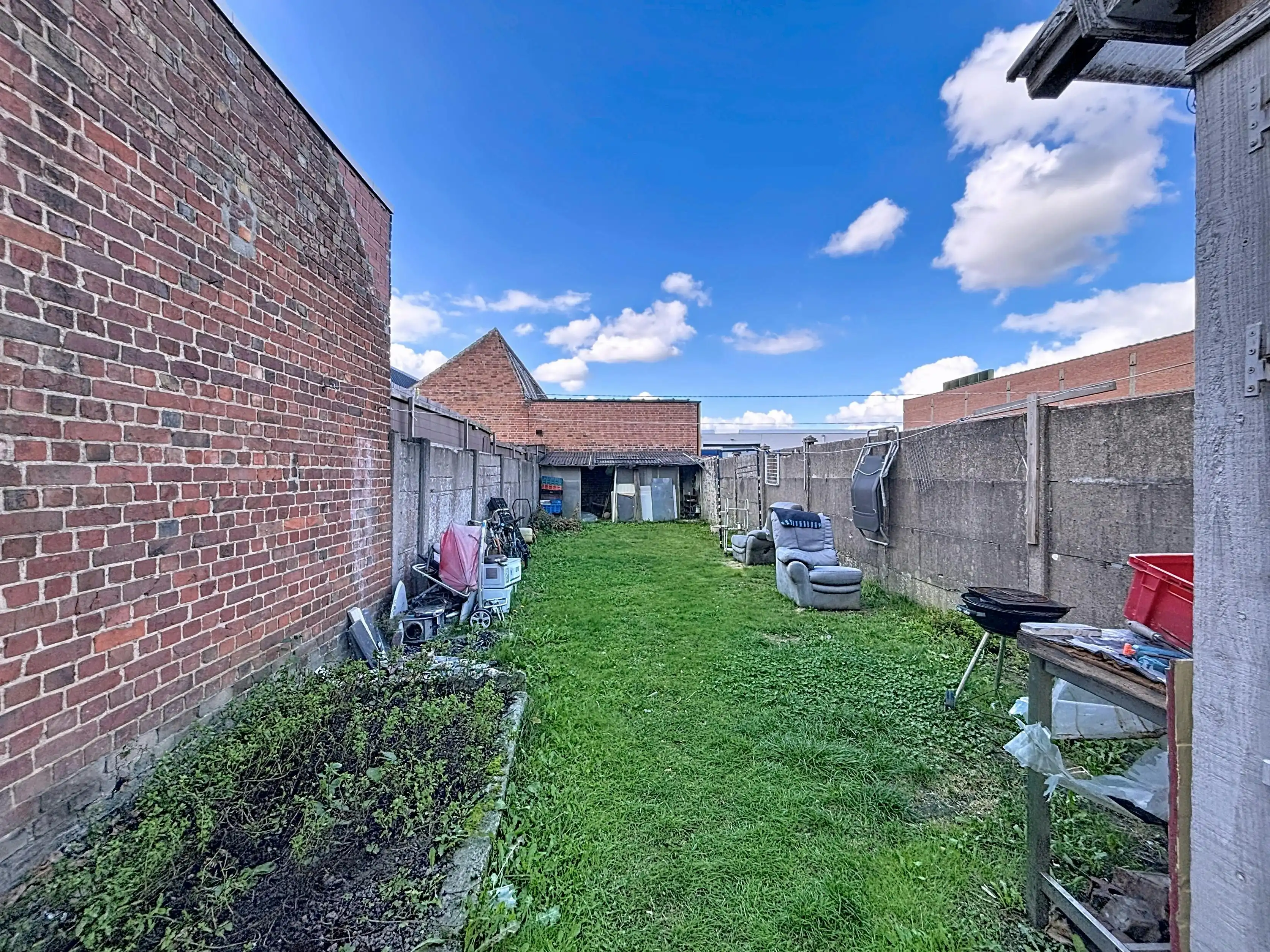 Te renoveren woning te koop in Kortrijk! foto 2