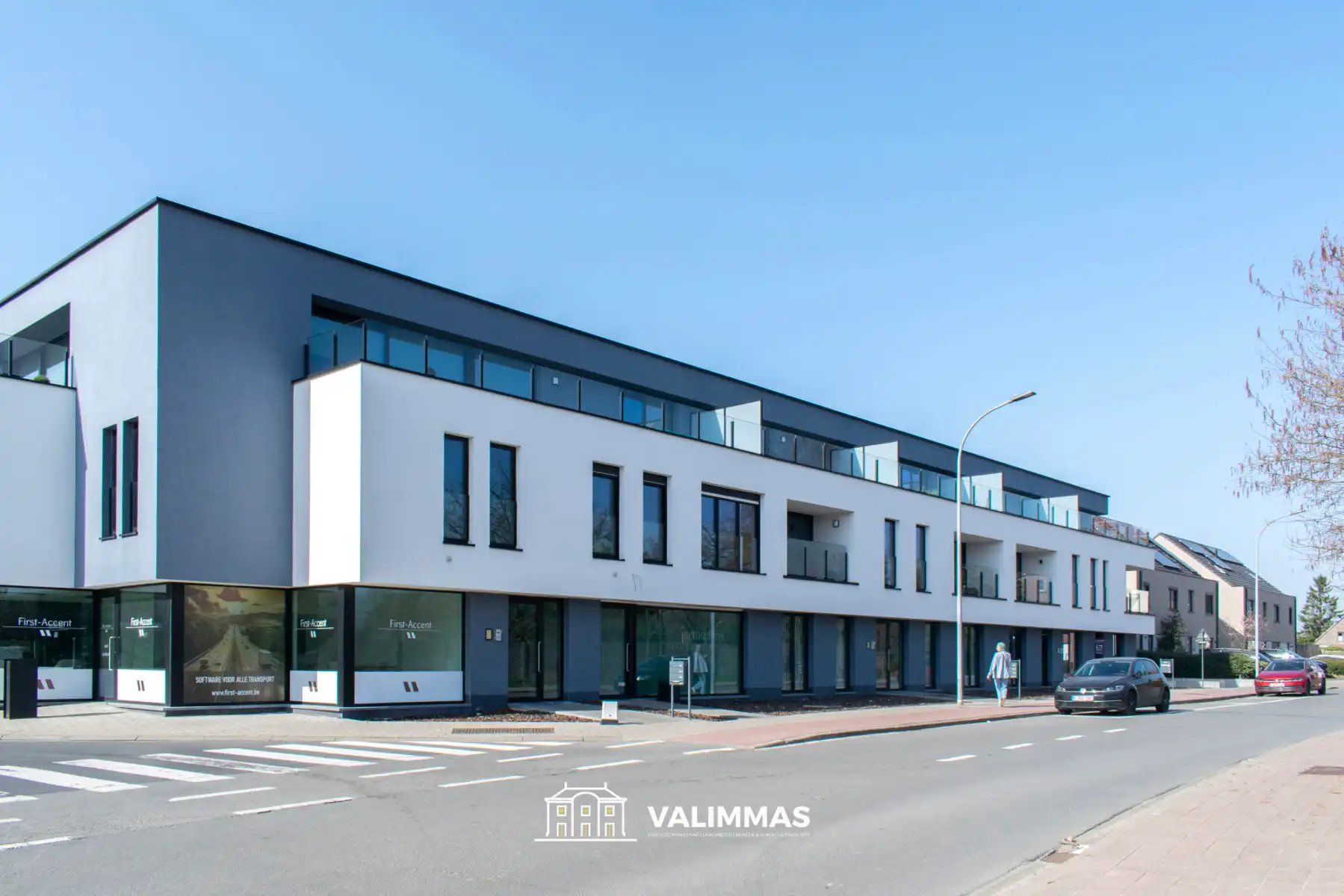 Instapklaar appartement met ruim terras, garagebox & berging foto 2