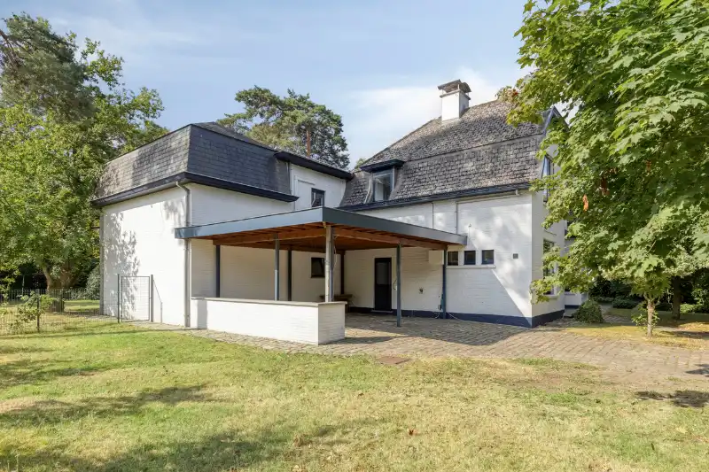 Villa met bewoonbare oppervlakte van 350m2 prachtig en rustig gelegen op perceel van 18a14 nabij het centrum van Bonheiden. foto 3