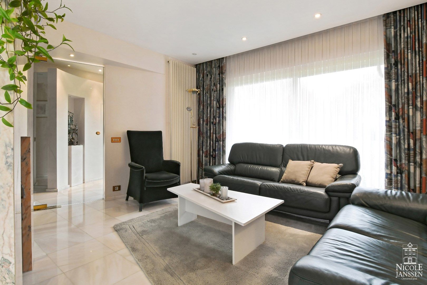 Vrijstaande gelijkvloerse gezinswoning met 4 slaapkamers en prachtige tuin foto 5