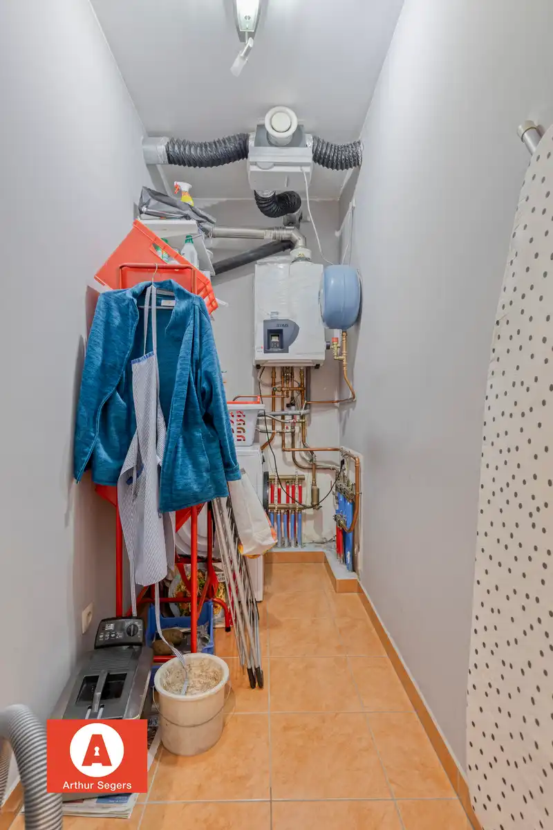 Recent Gelijkvloers appartement met tuin en parkeerplaats. foto 16