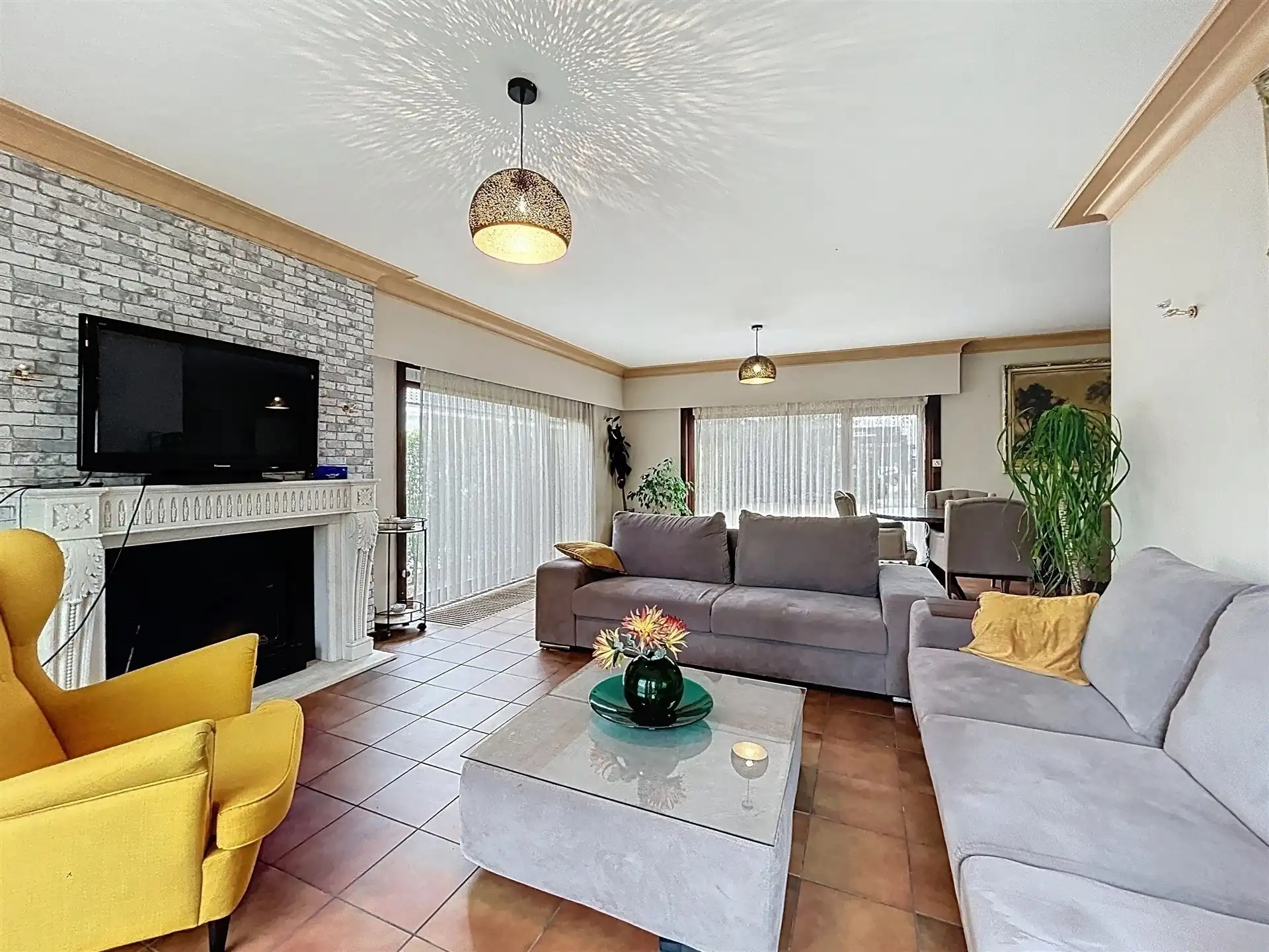 Woning met magazijn en kantoor op perceel van 2185m² foto 4