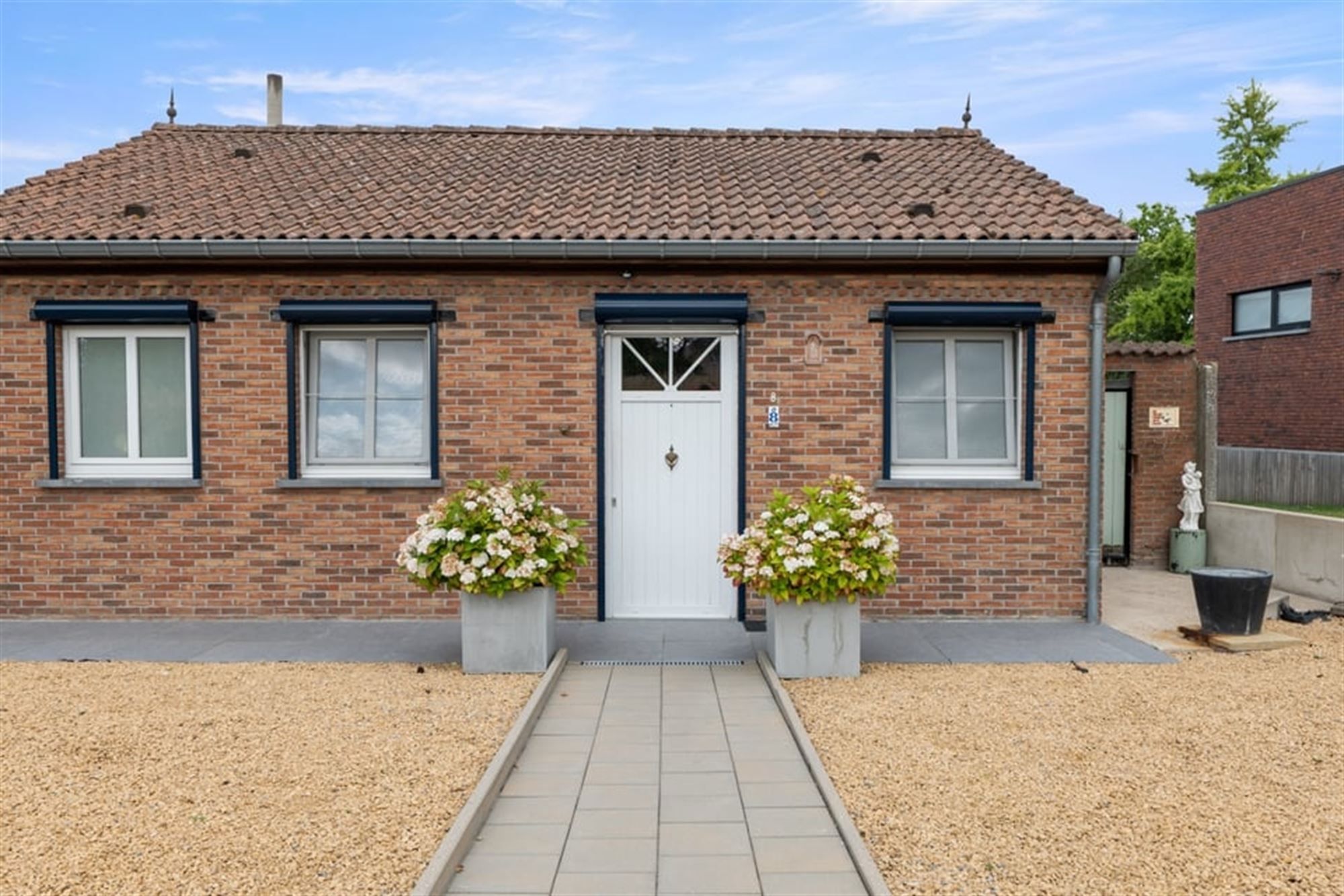 GELIJKVLOERSE WONING MET GARAGE IN BRUSTEM  foto 2