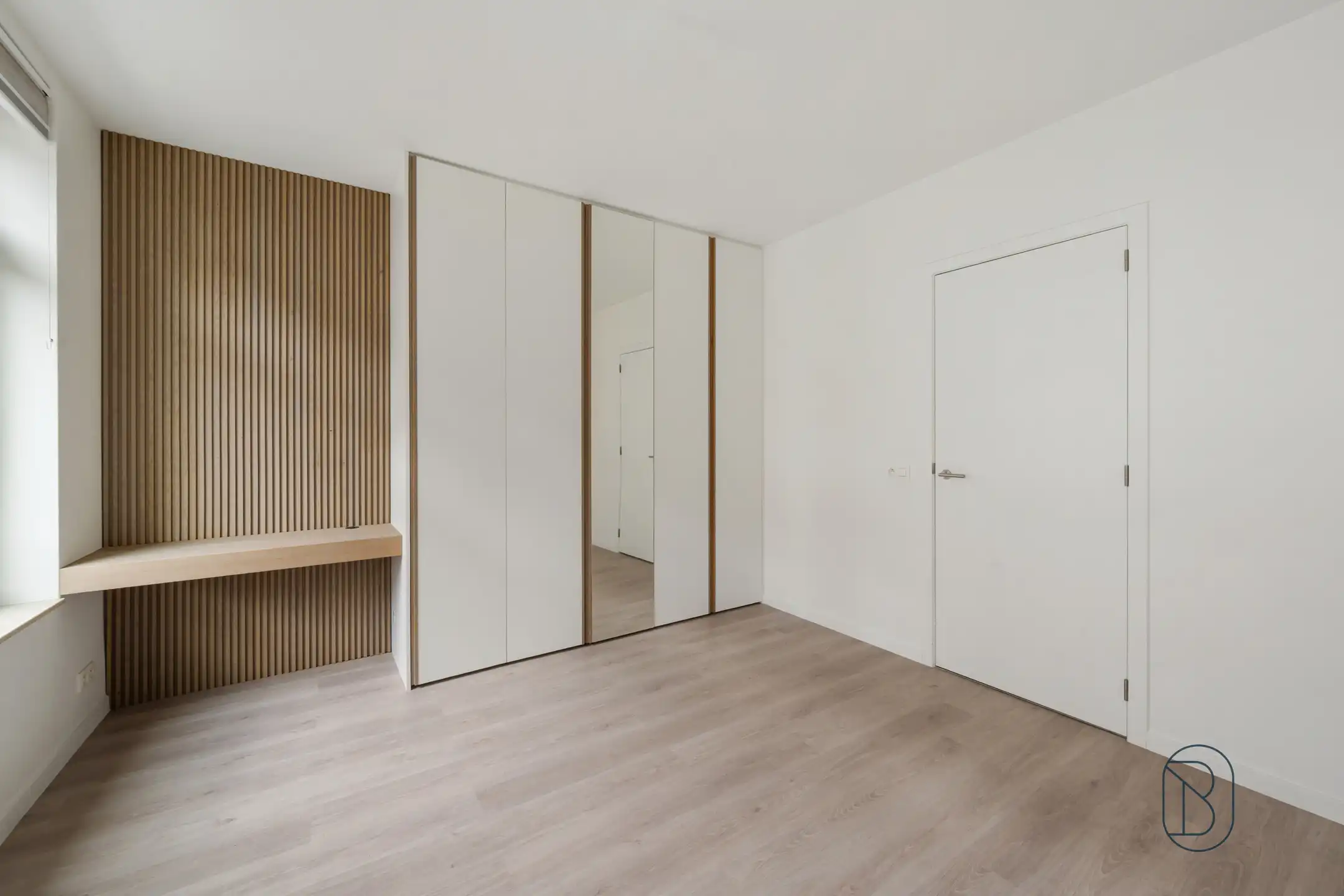 Recent instapklaar appartement met terras op De Munt in Roeselare! foto 12