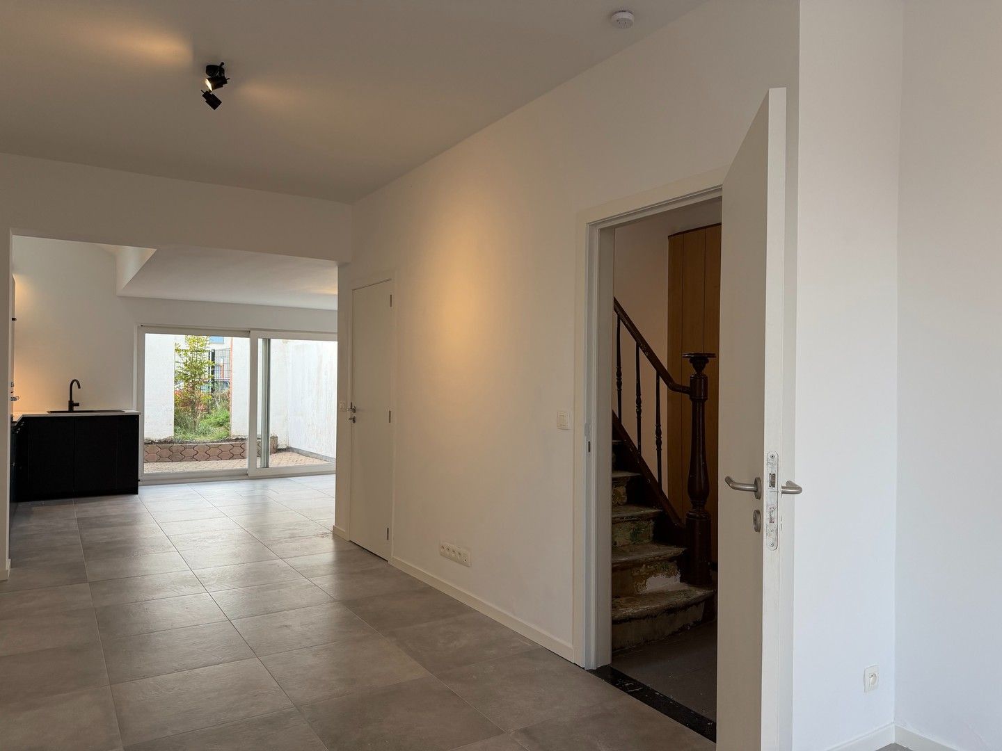 Recent gerenoveerd appartement te huur in Gent foto 3